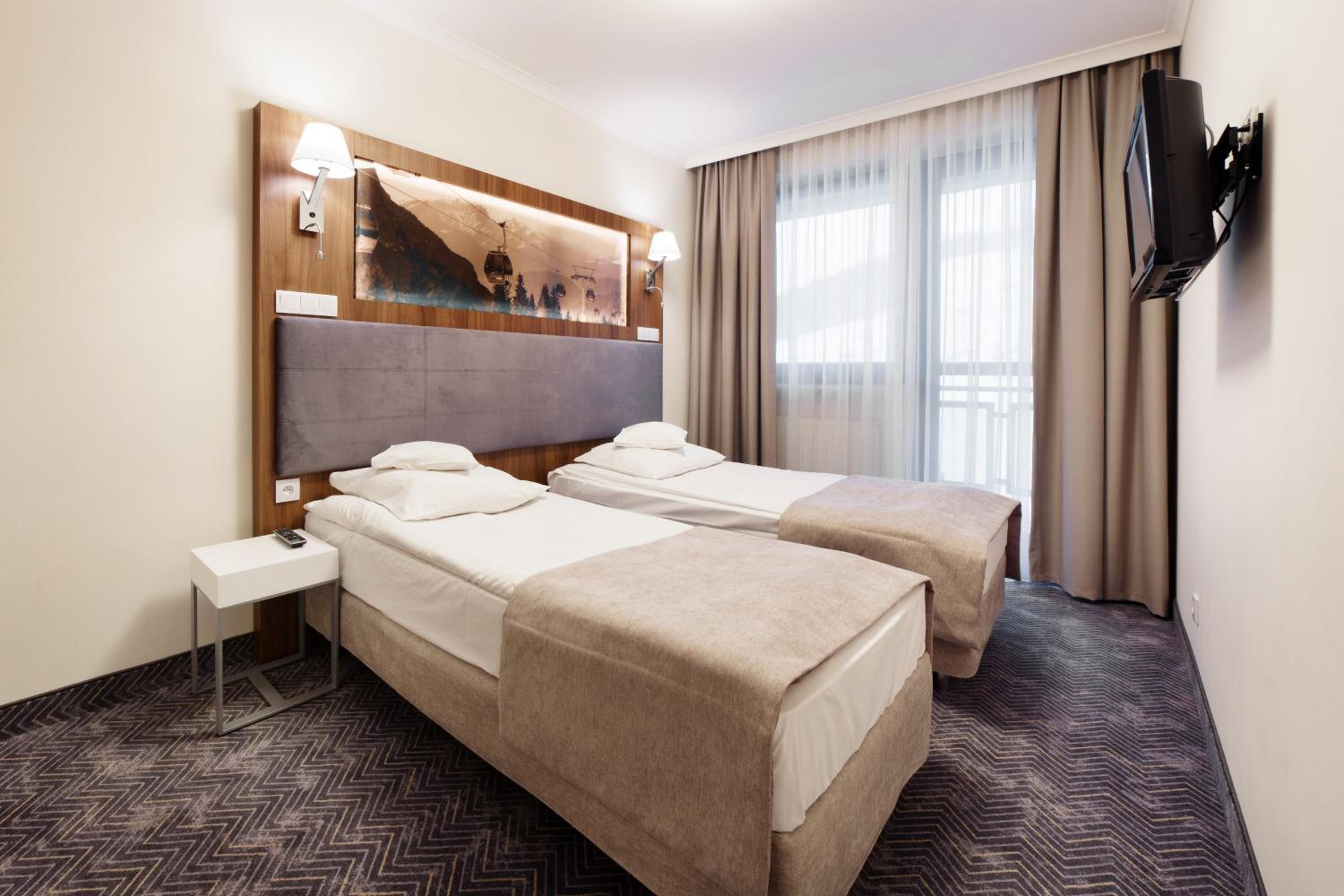 Double Room with Mountain View - Photo 1
