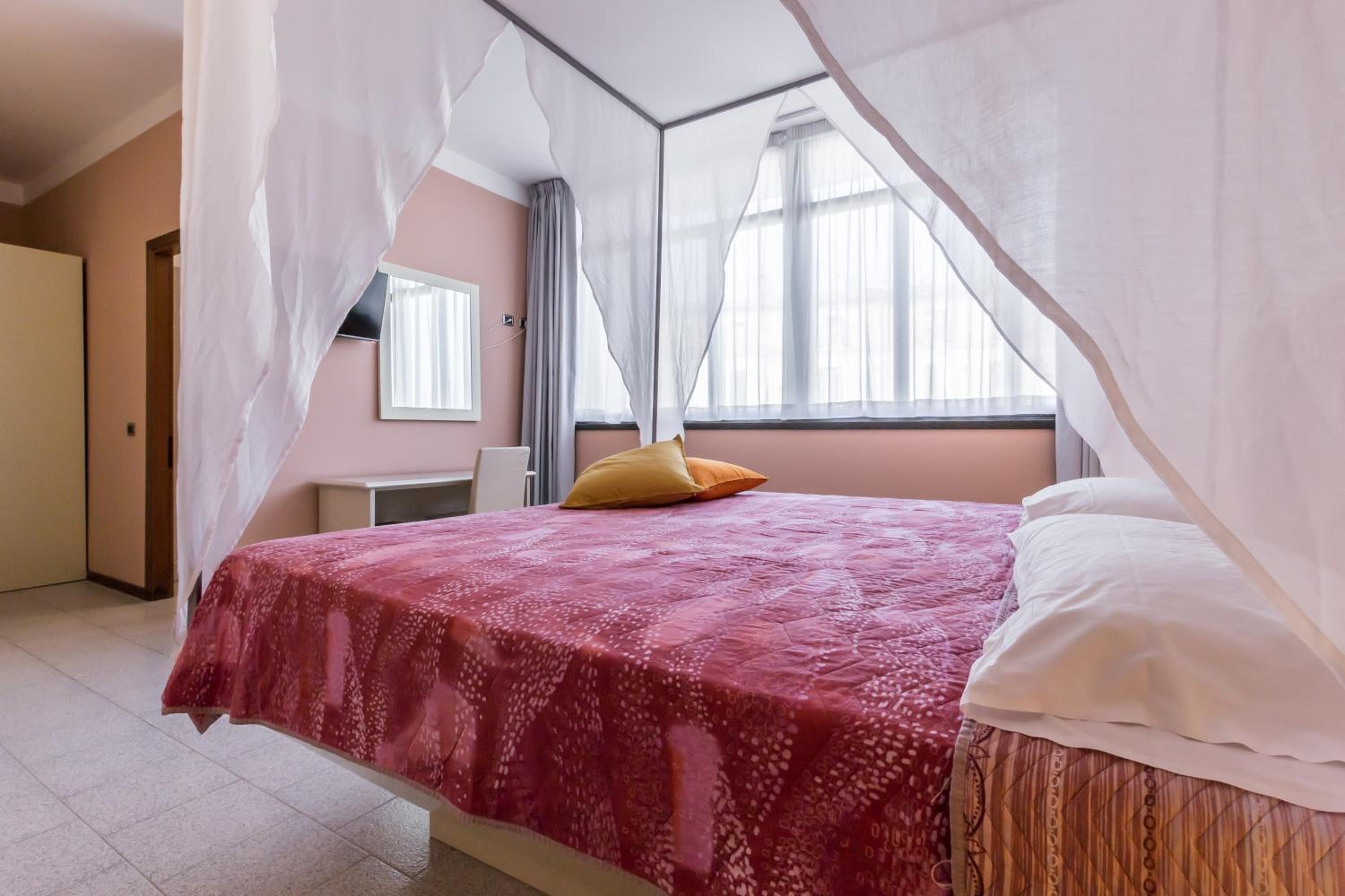 Deluxe Room - Photo 3