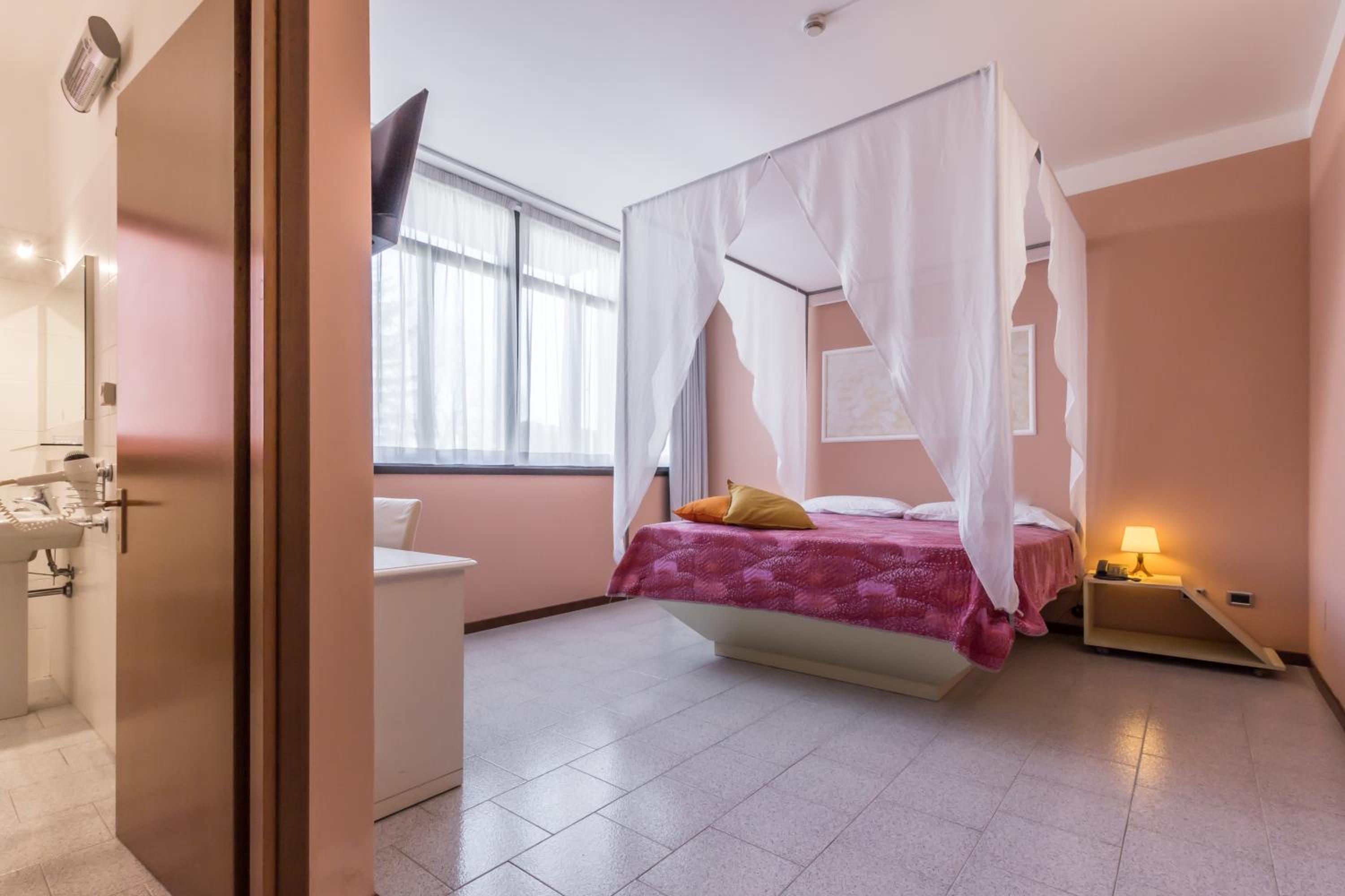 Deluxe Room - Photo 1