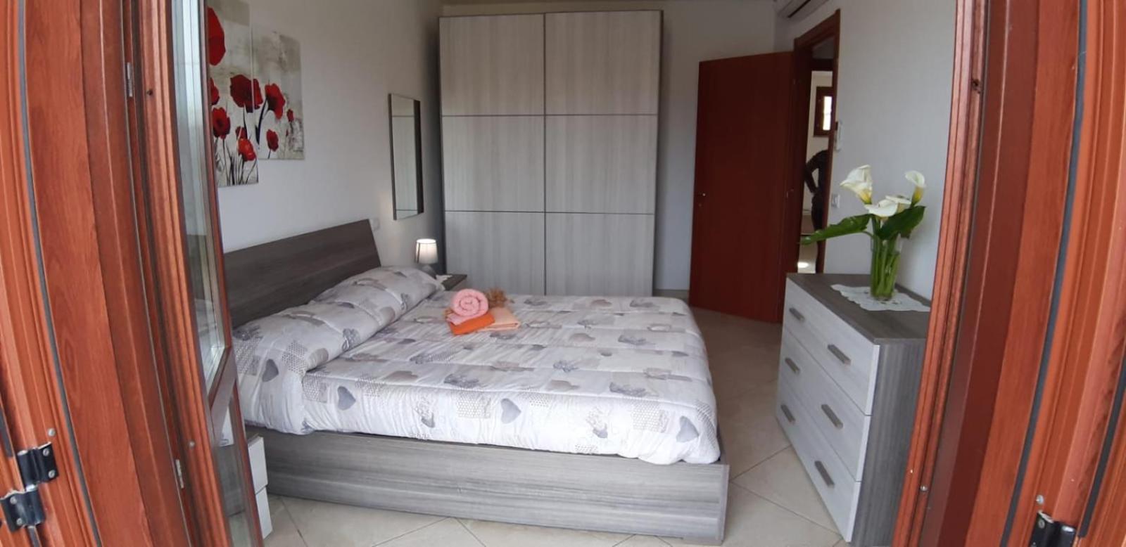 Two-Bedroom House - Photo 19