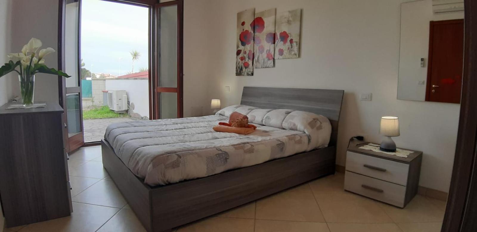 Two-Bedroom House - Photo 17