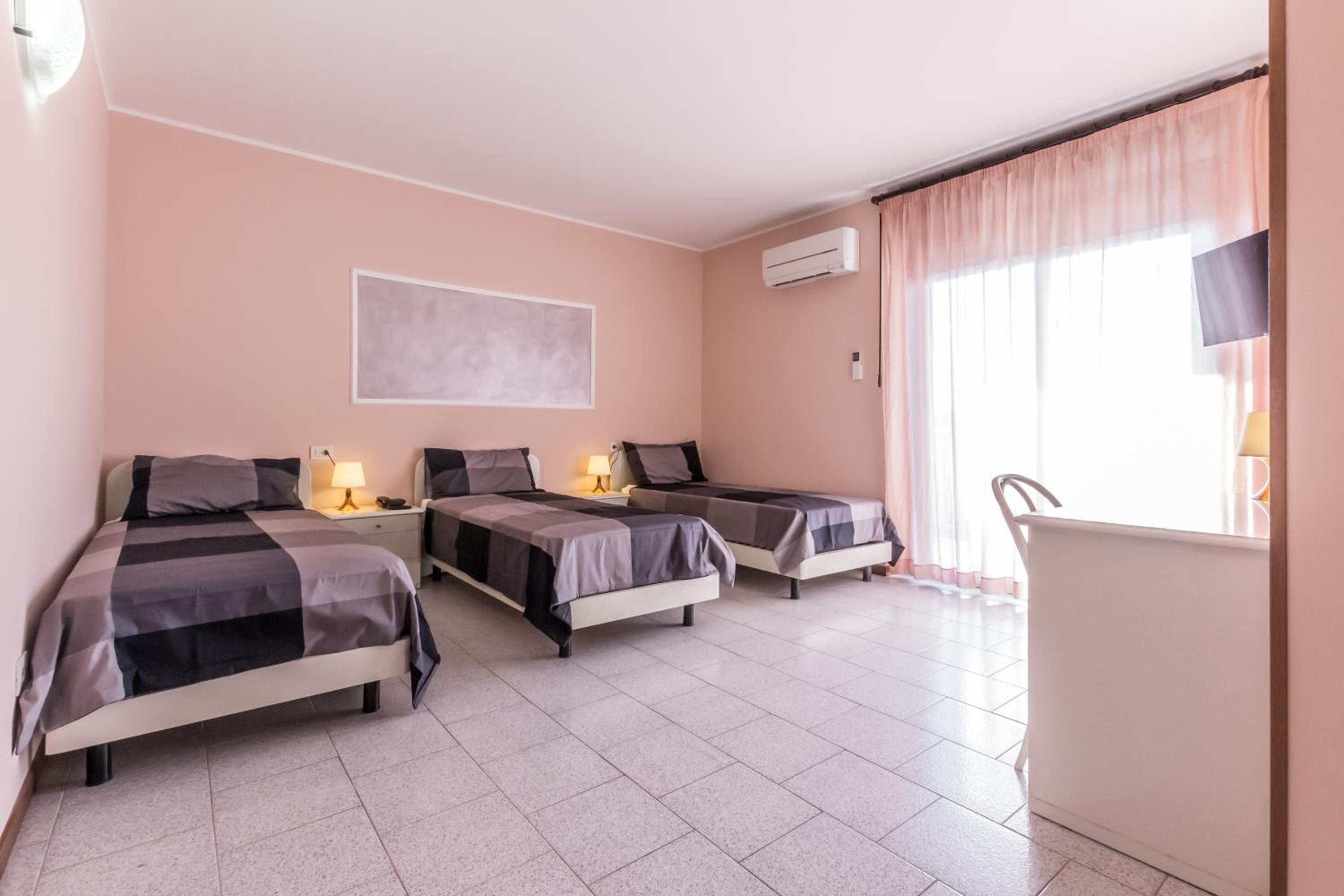 Triple Room with Balcony - Photo 1