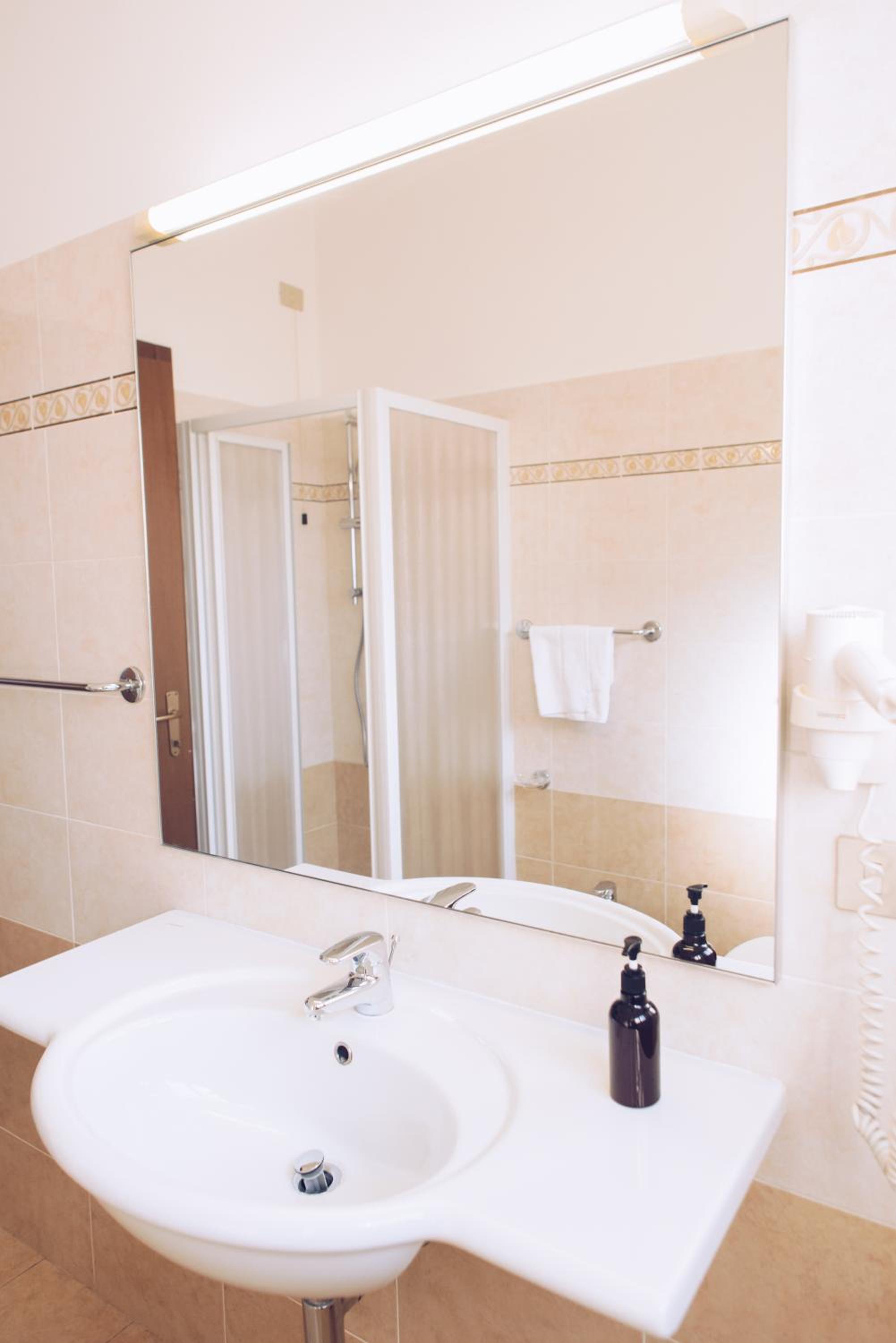 Quadruple Room - Photo 5