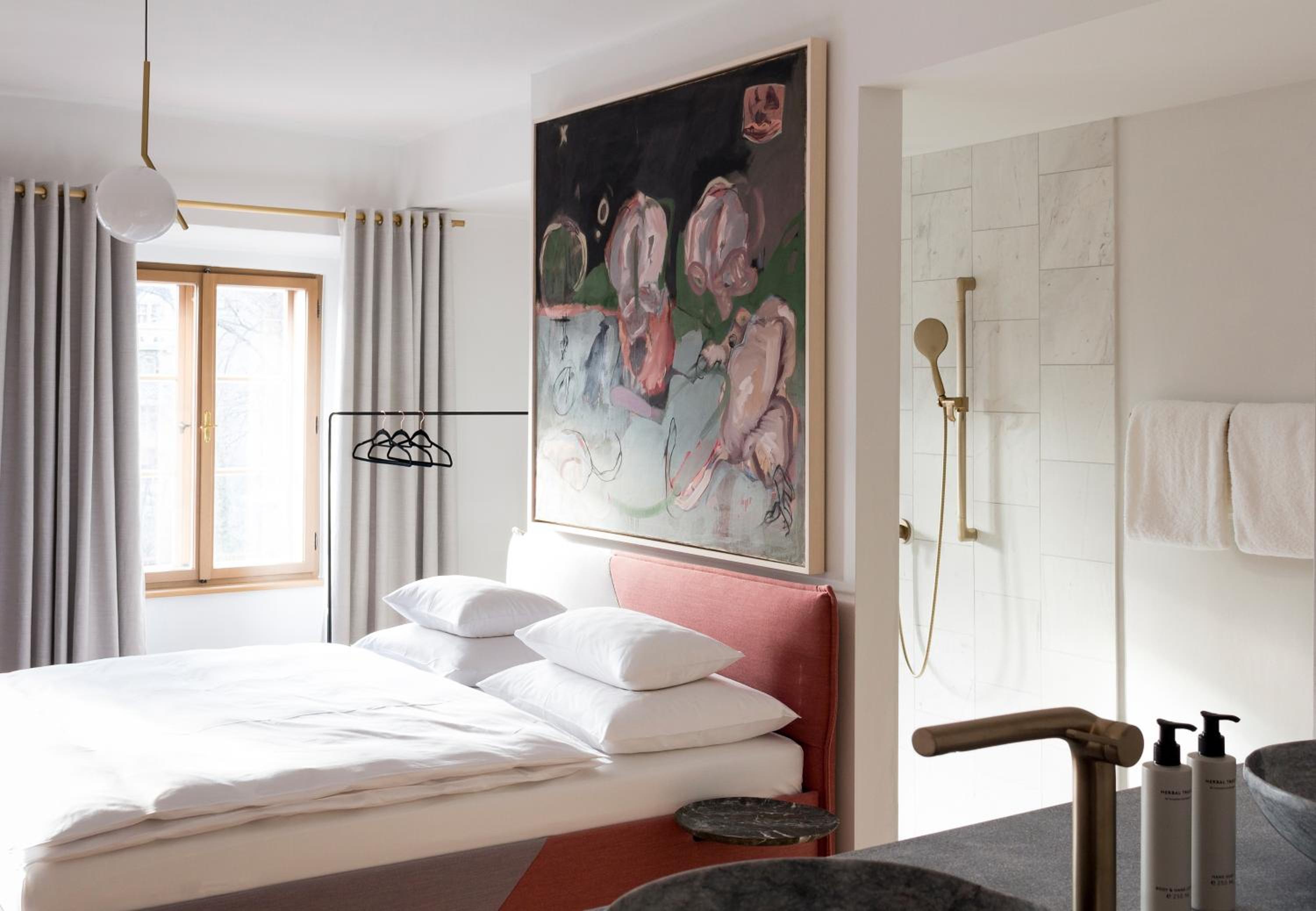 Deluxe Double Room - Photo 11