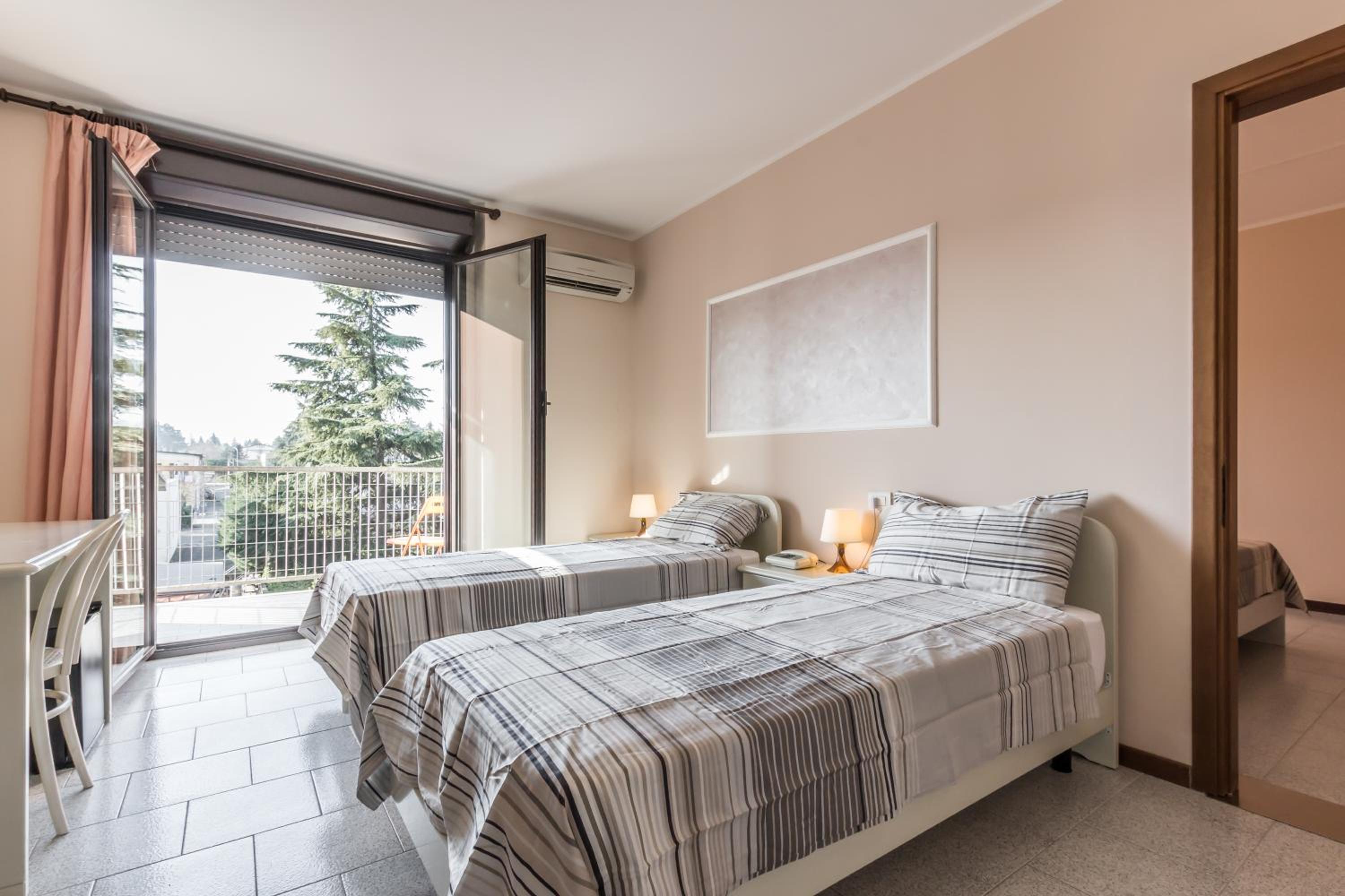 Quadruple Room with Balcony - Photo 1