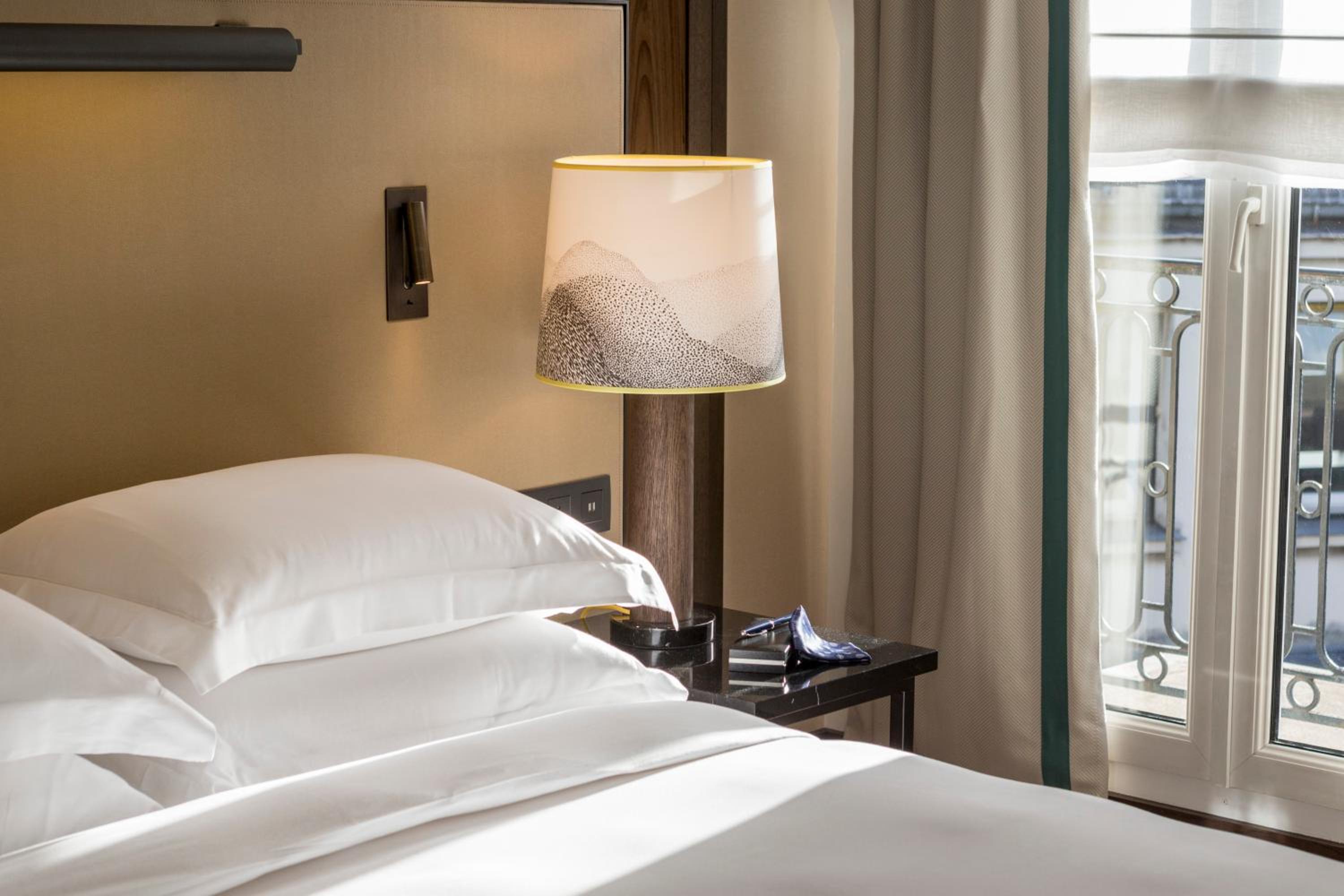Deluxe King Room with View