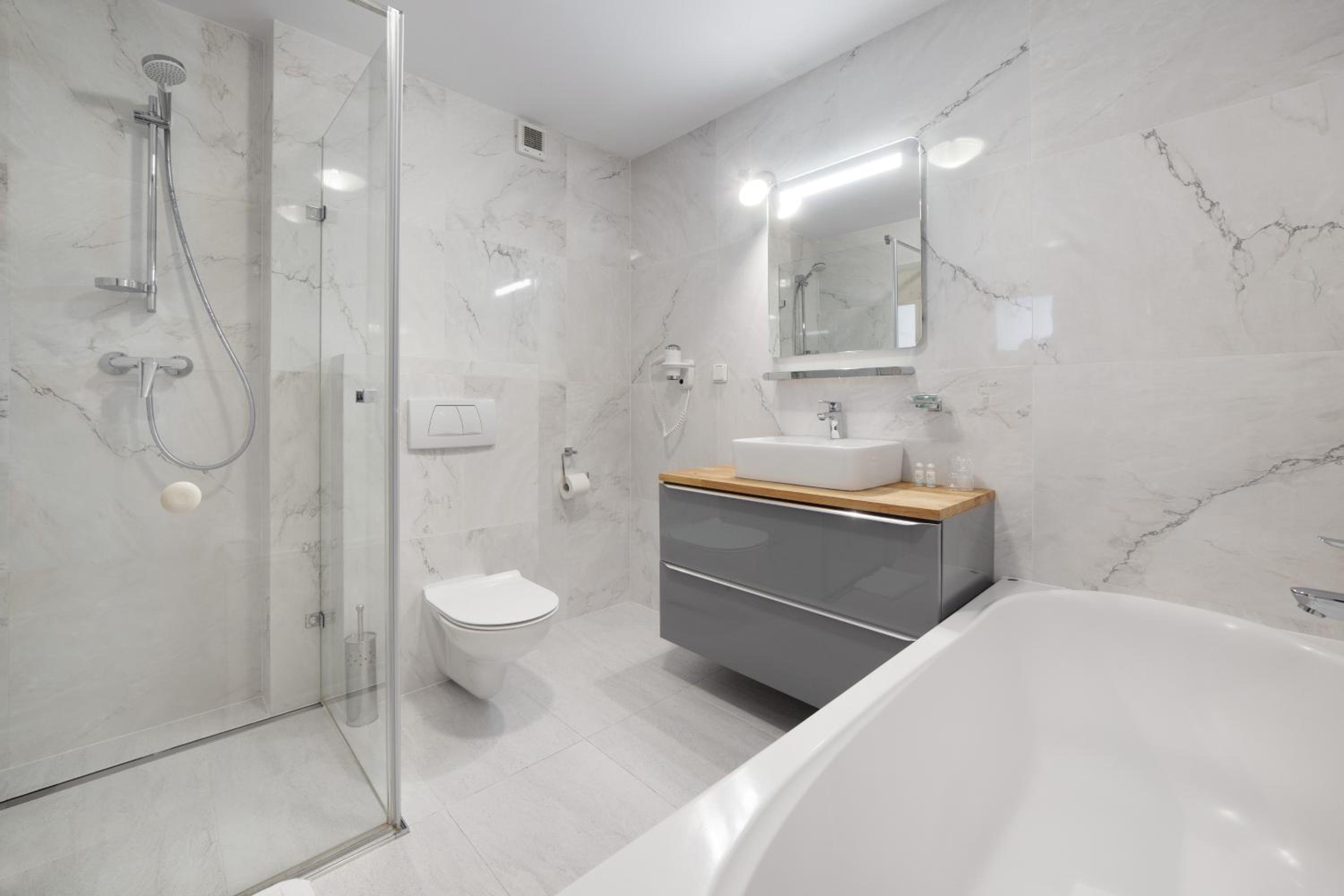 Deluxe Suite (2 Adults) - Photo 4