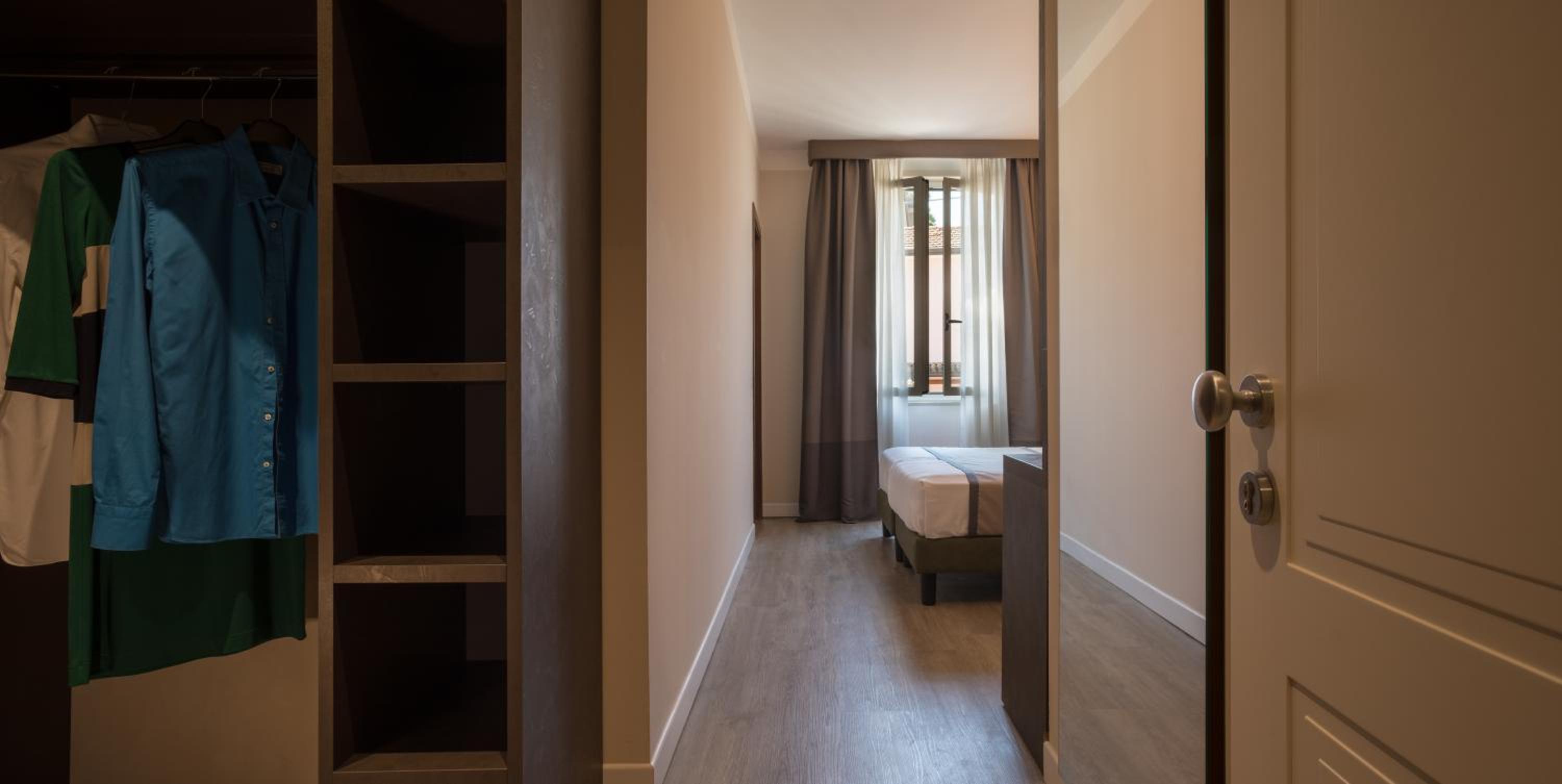 Standard Double Room - Photo 15