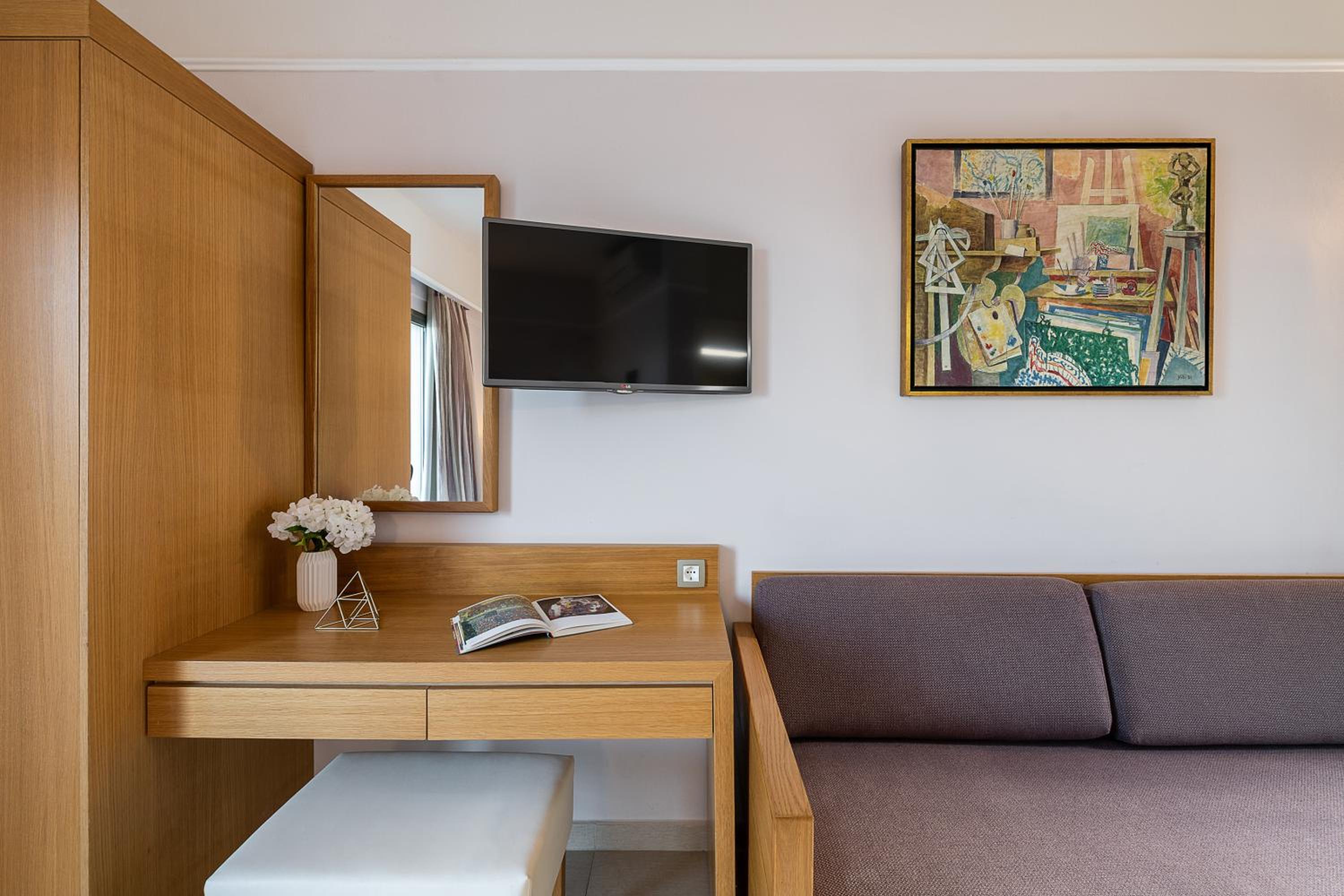 Family Room with Pool or Garden View - Photo 20