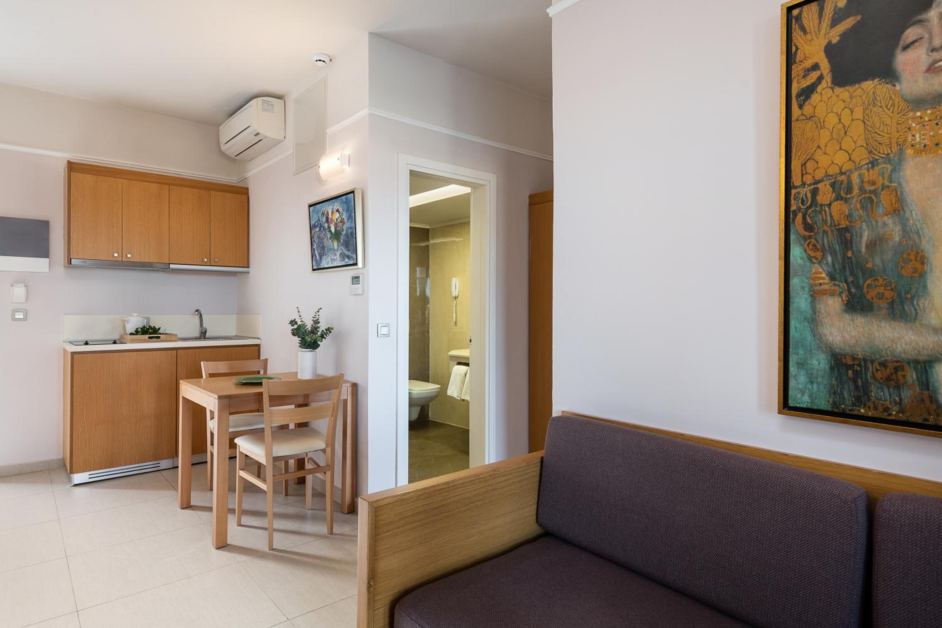 Family Room with Pool or Garden View - Photo 5