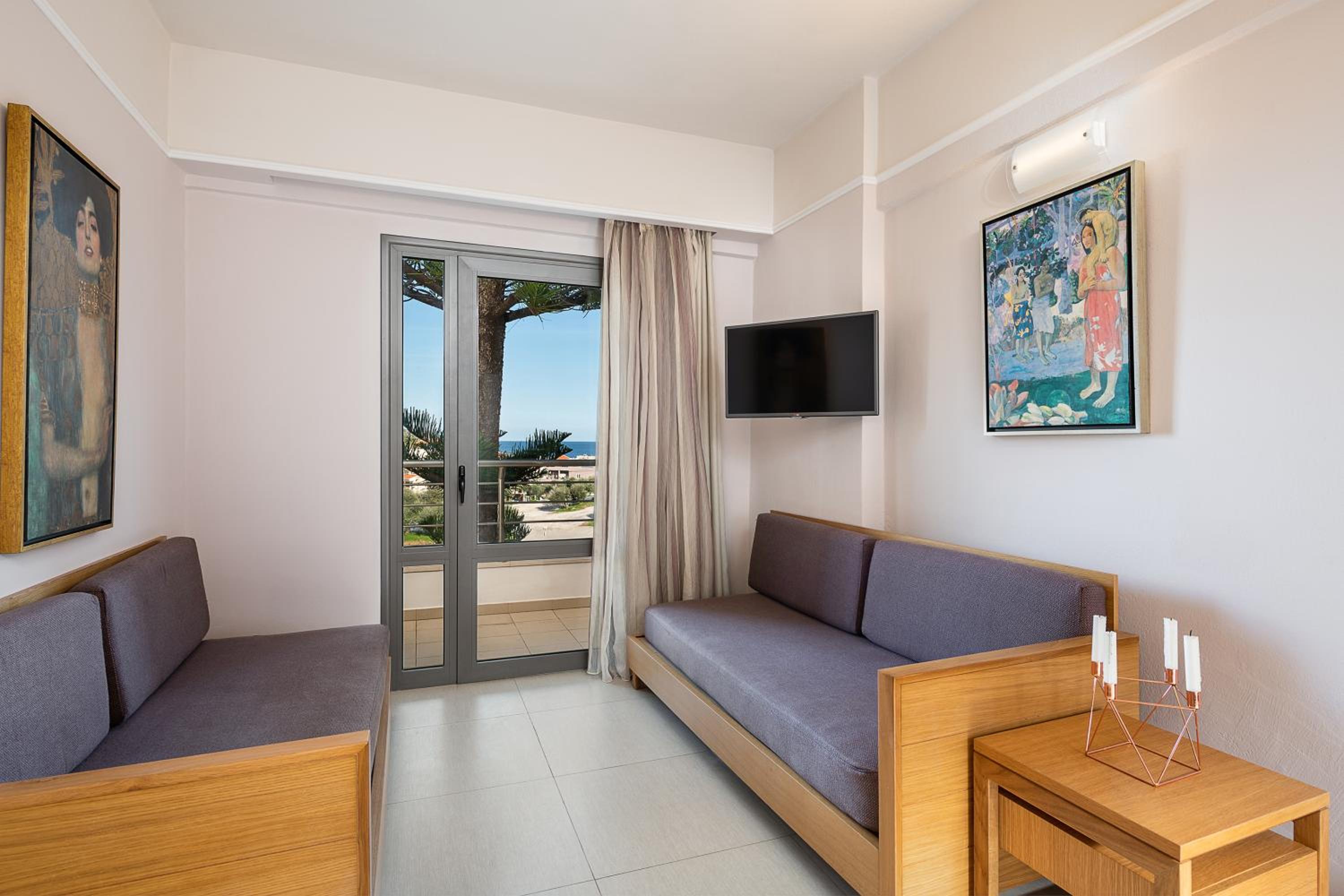 Family Room with Pool or Garden View - Photo 6
