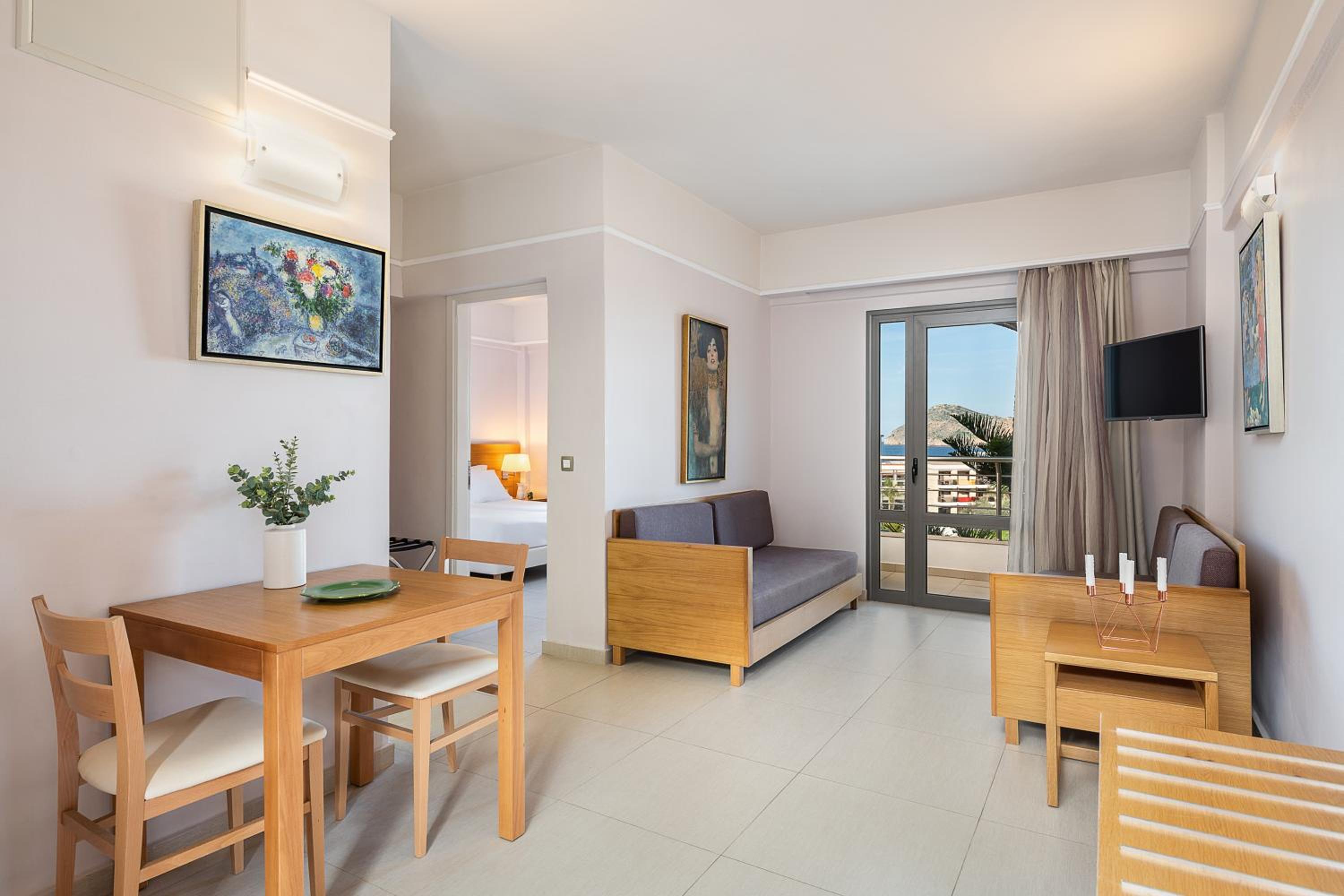 Family Room with Pool or Garden View - Photo 8