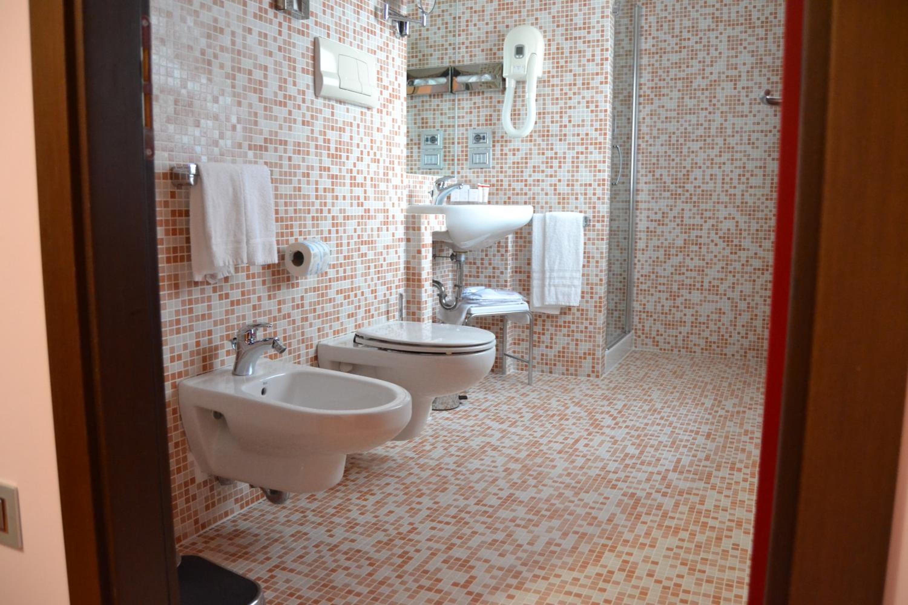 Suite - Photo 14