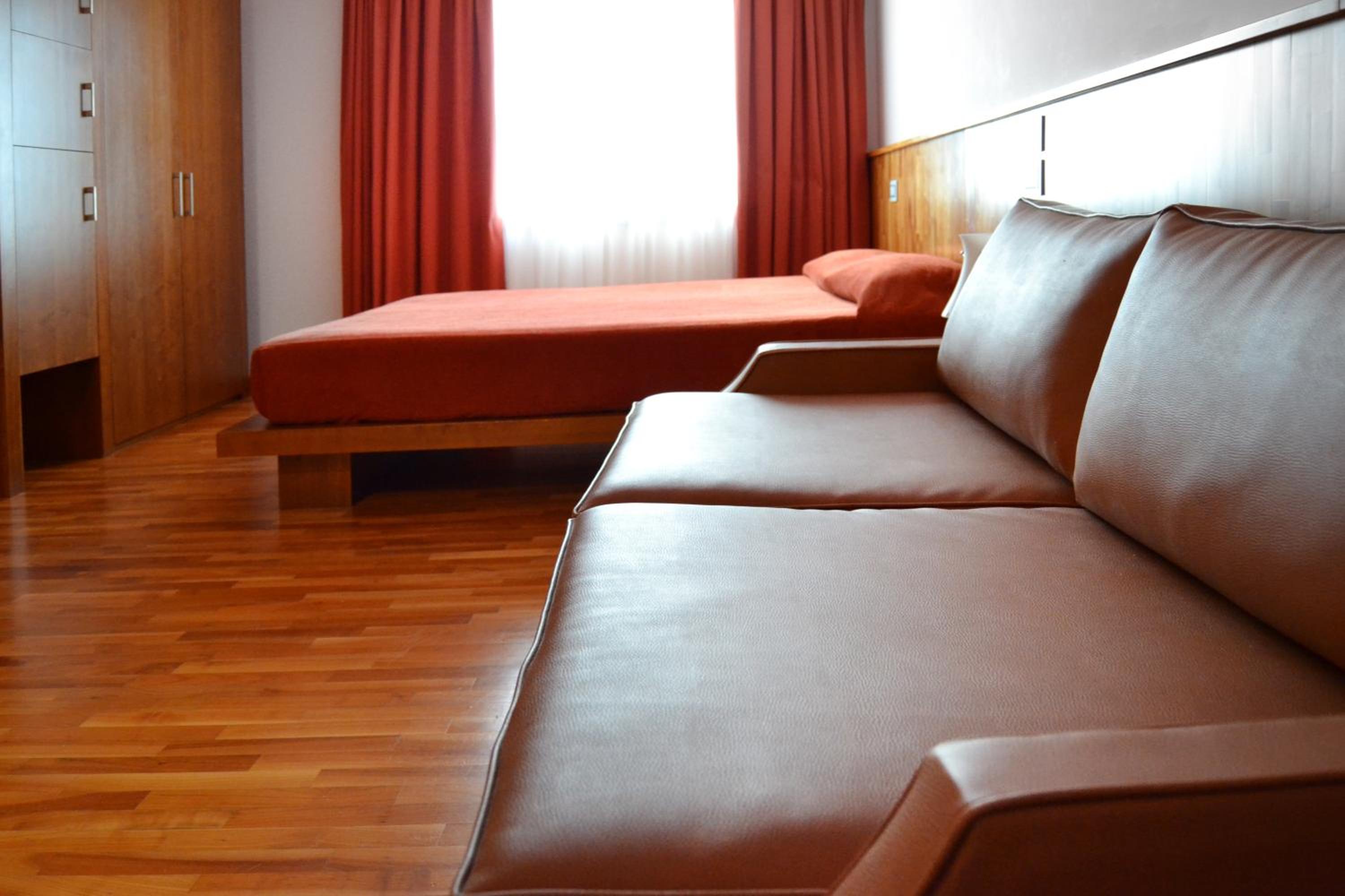 Suite - Photo 33