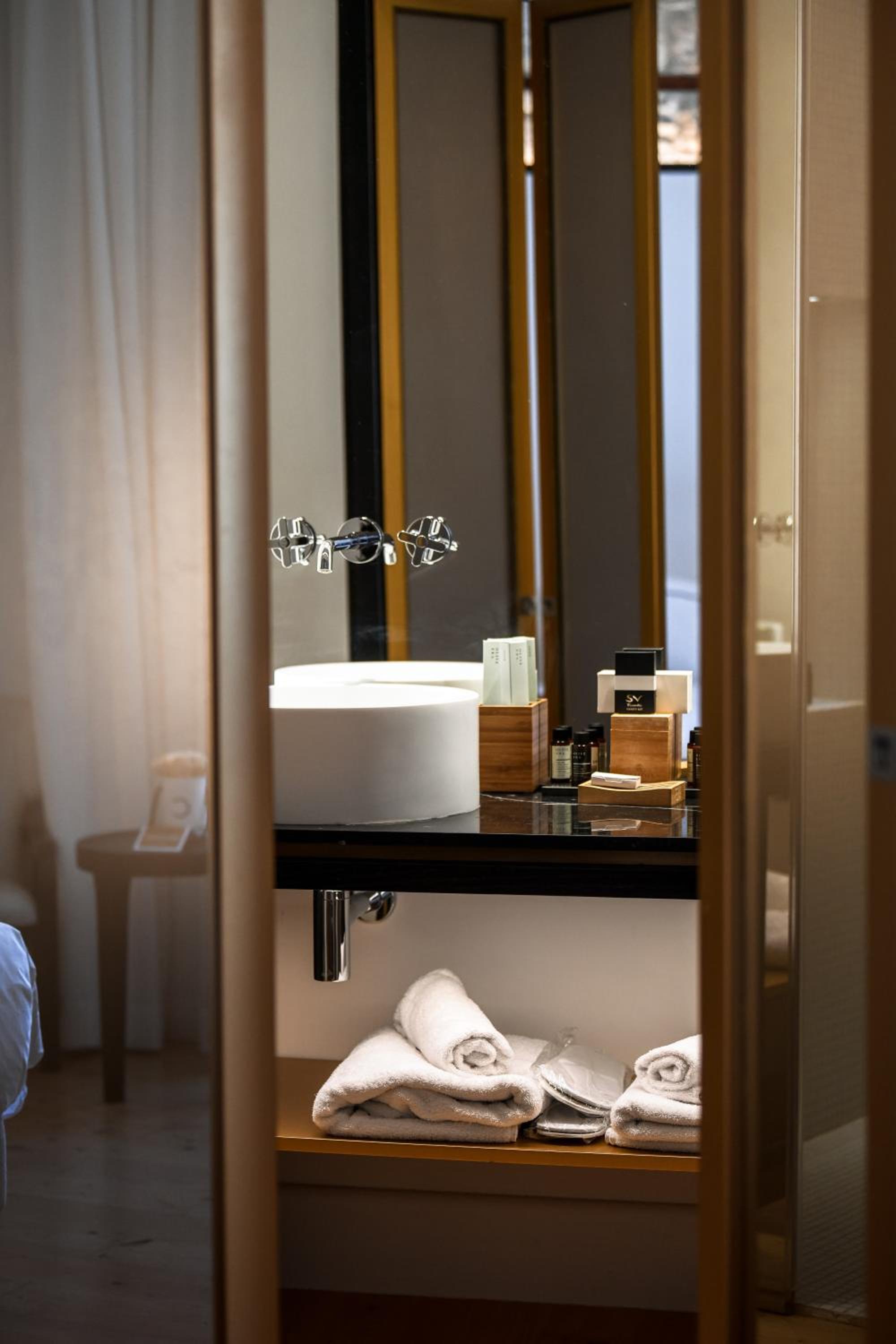 Standard Double or Twin Room - Photo 4