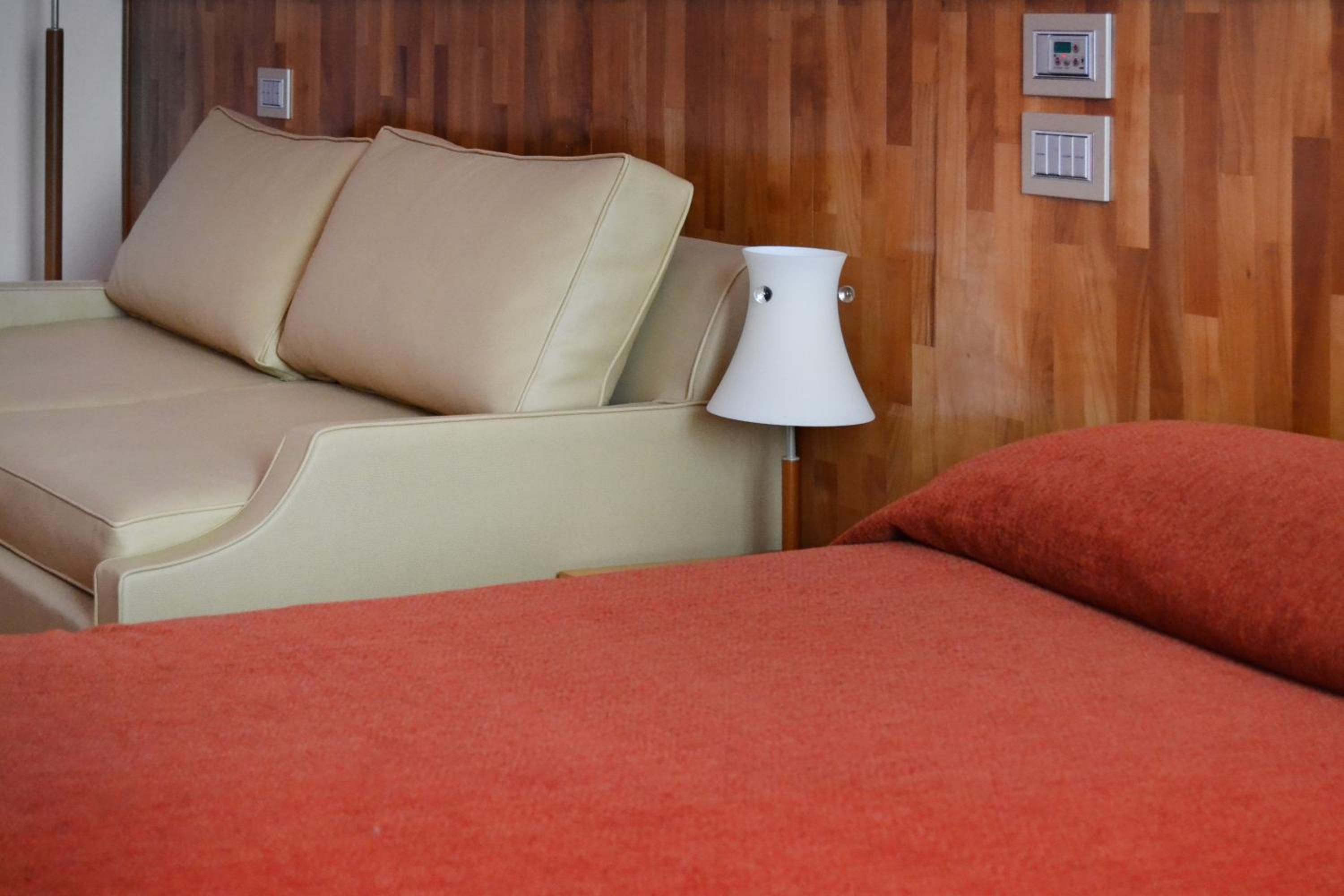 Suite - Photo 36