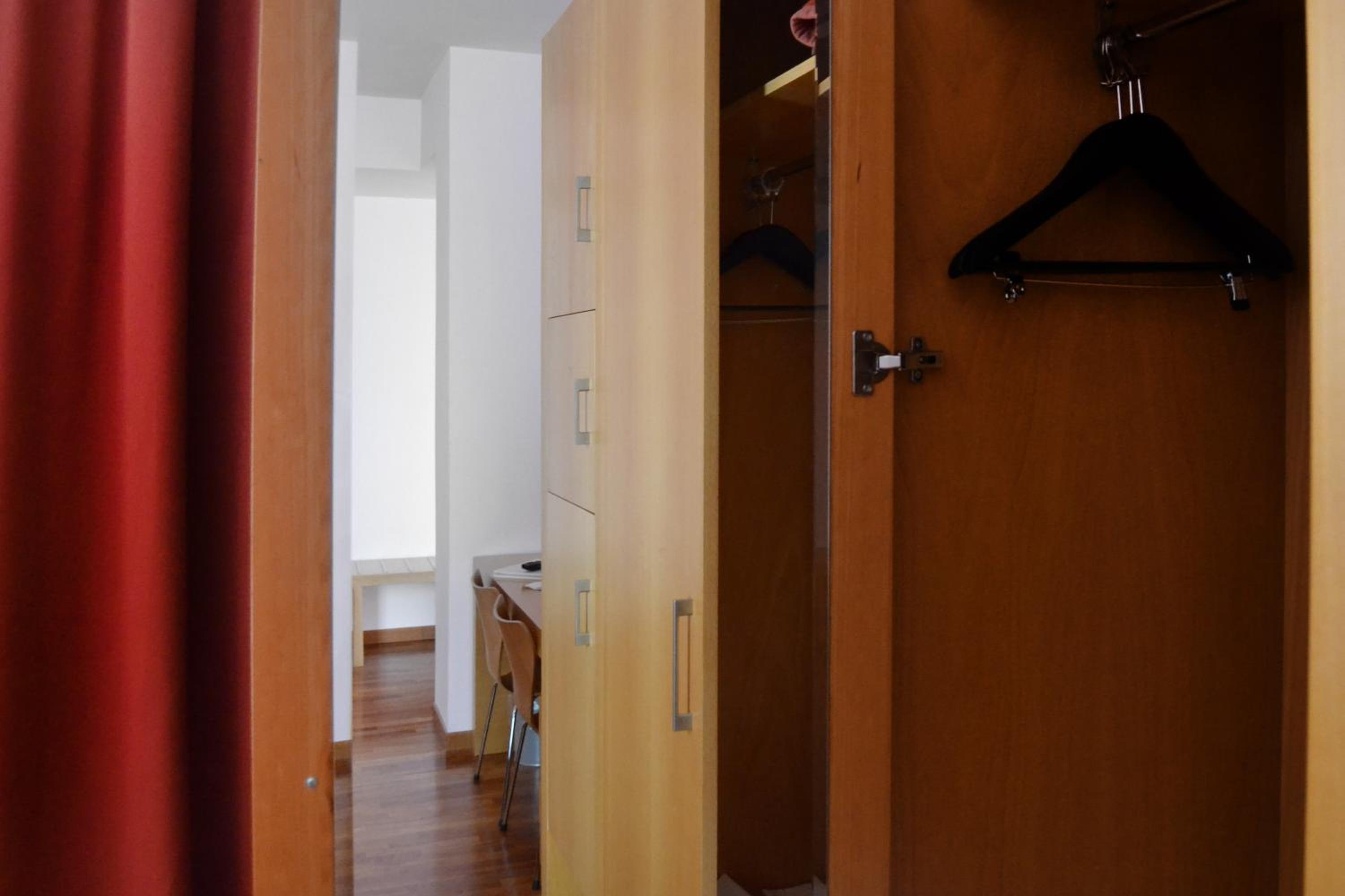 Suite - Photo 37