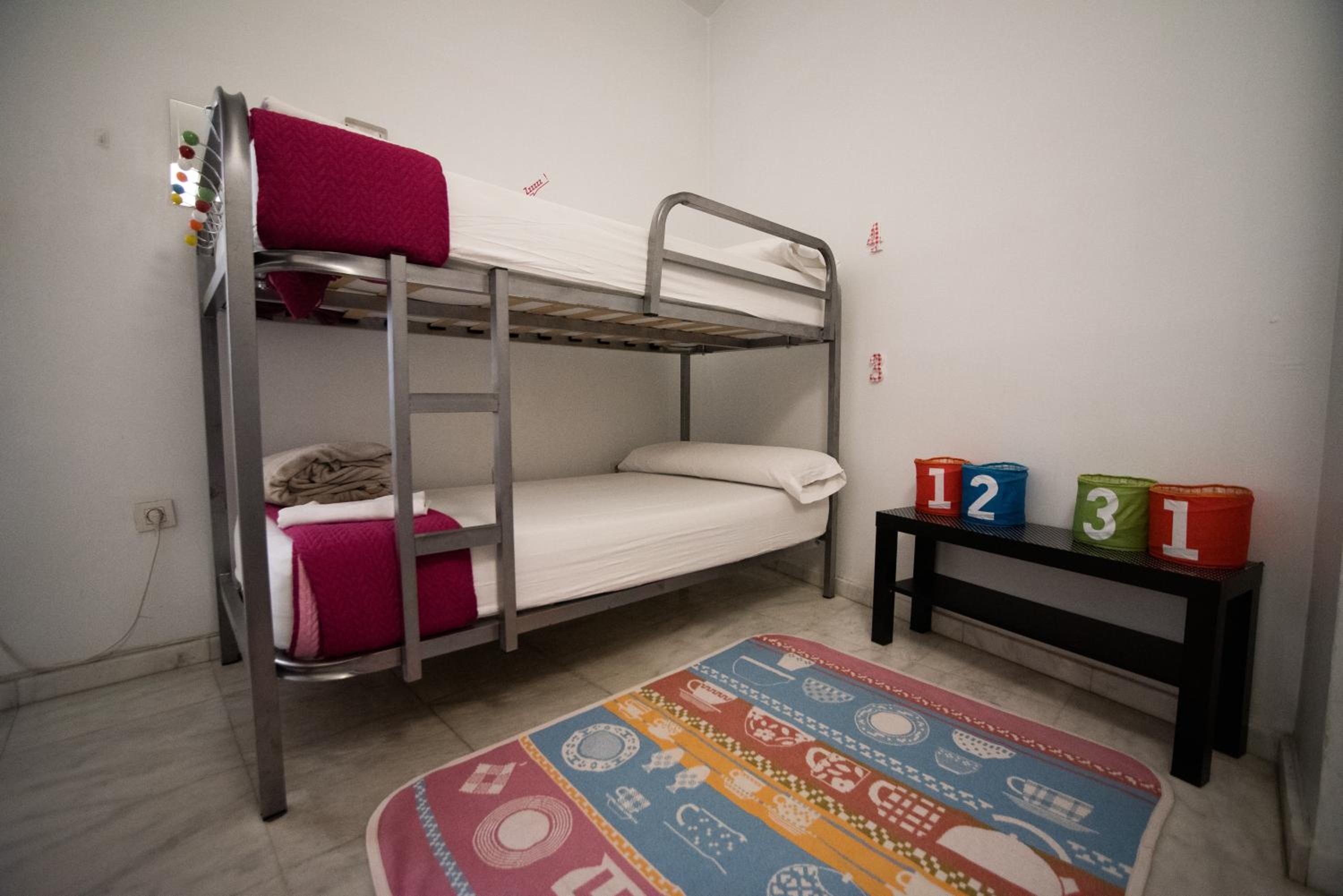 Cama en dormitorio mixto de 5 camas