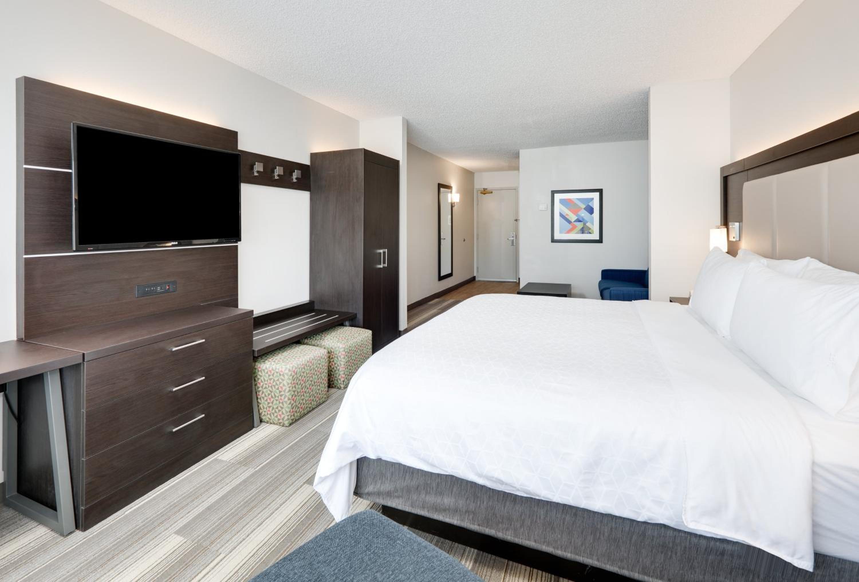 King Suite with Additional Living Area - Photo 3