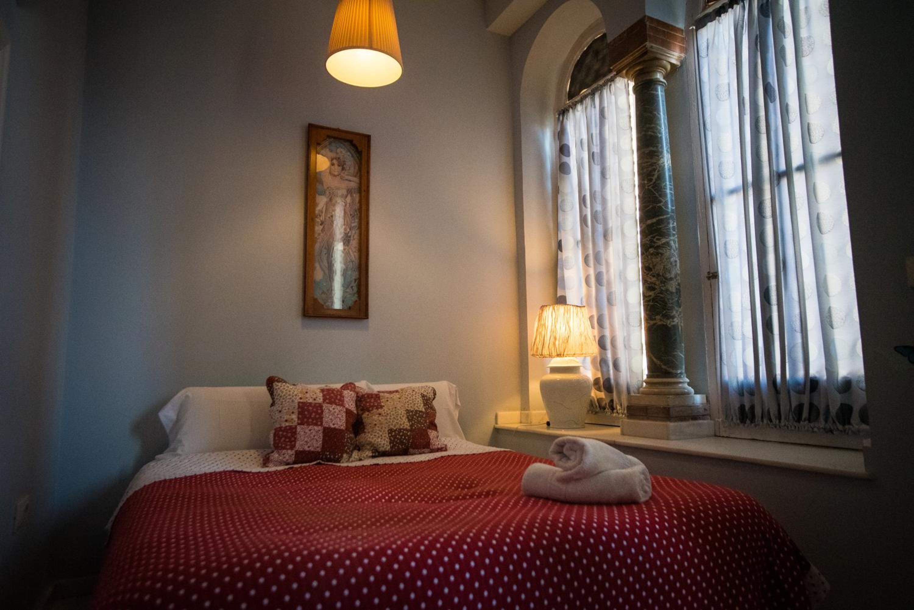 Deluxe Queen Room - Photo 3