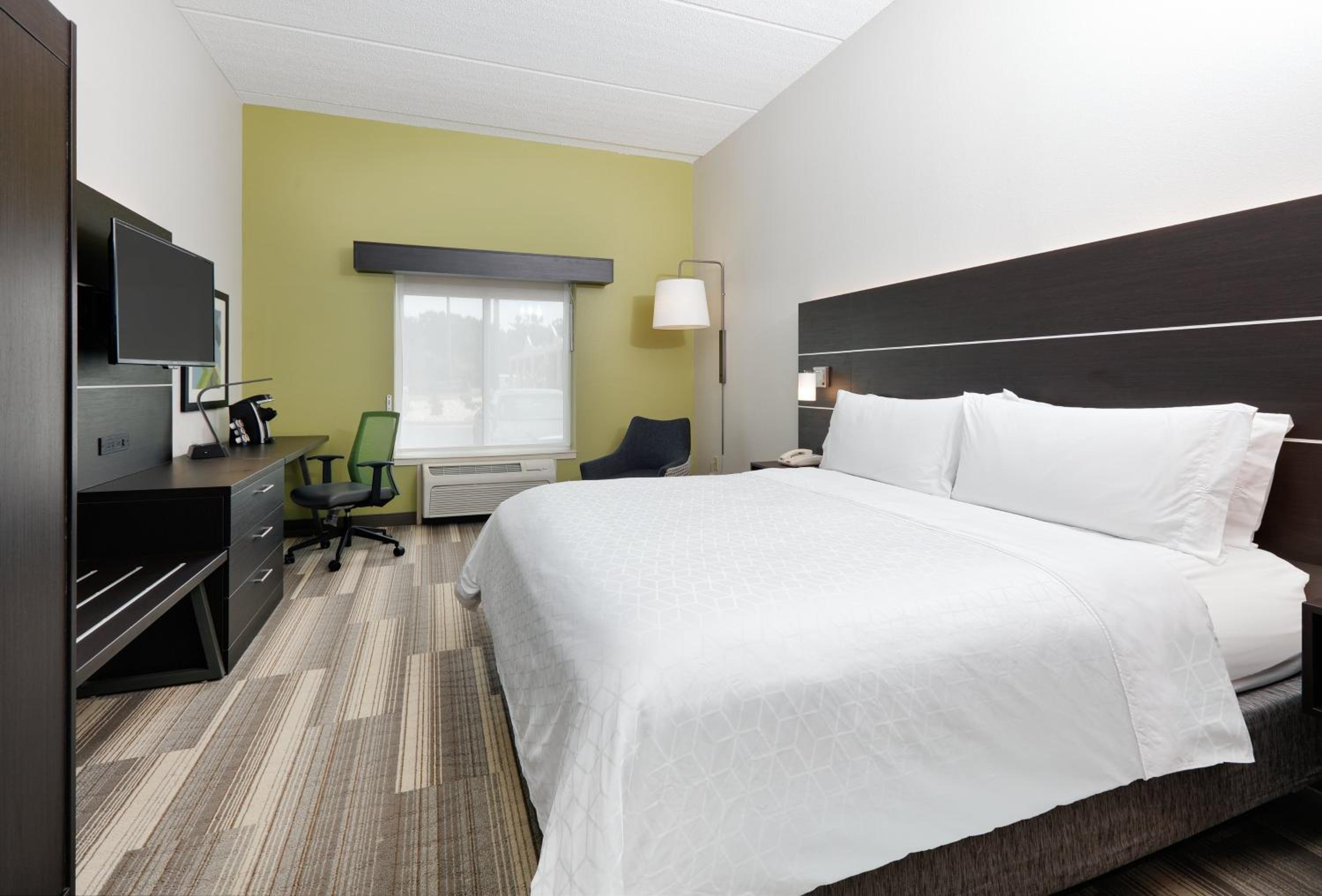 Standard King Room - Photo 4