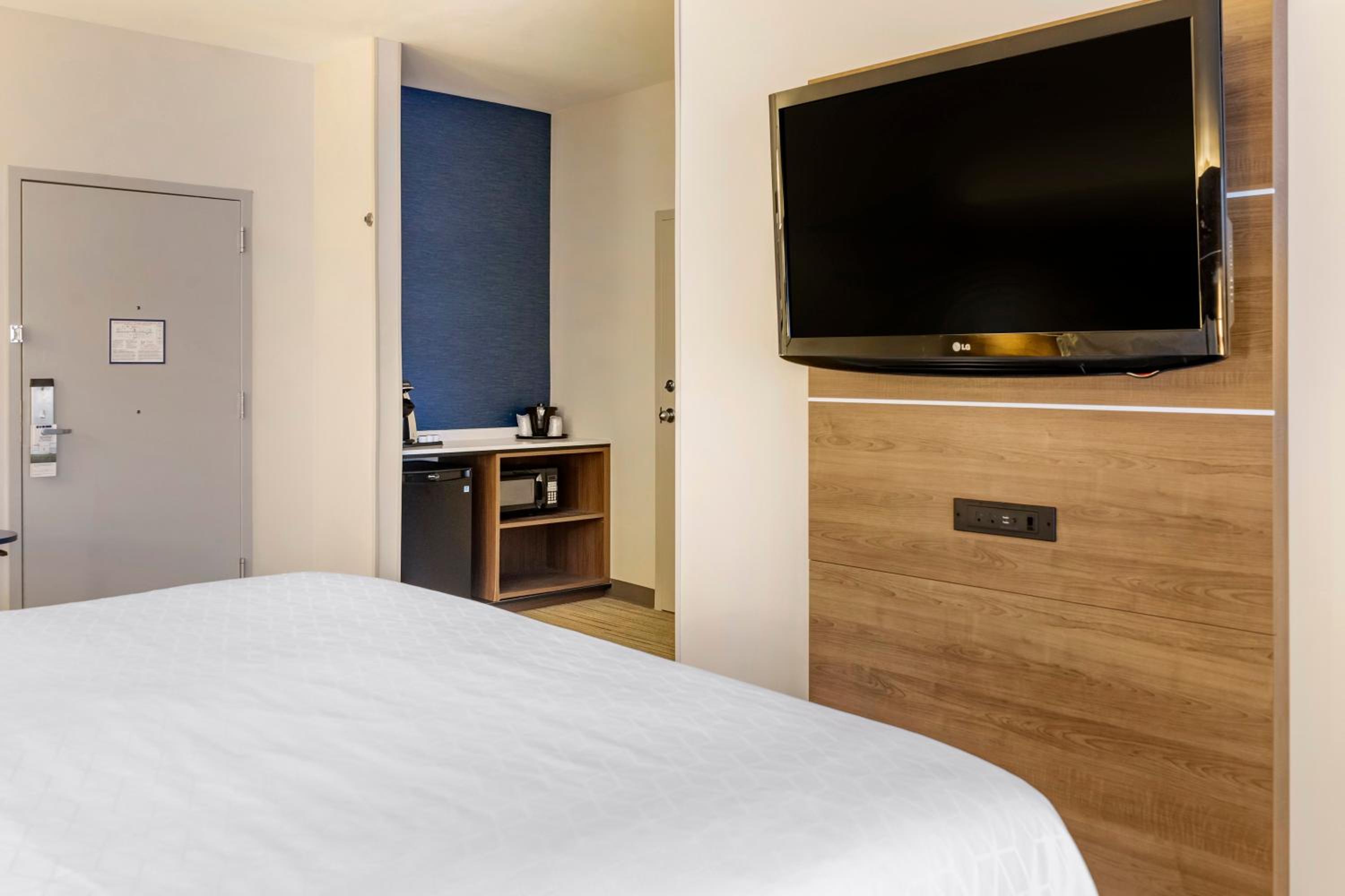 King Suite with Sofa Bed photo 2