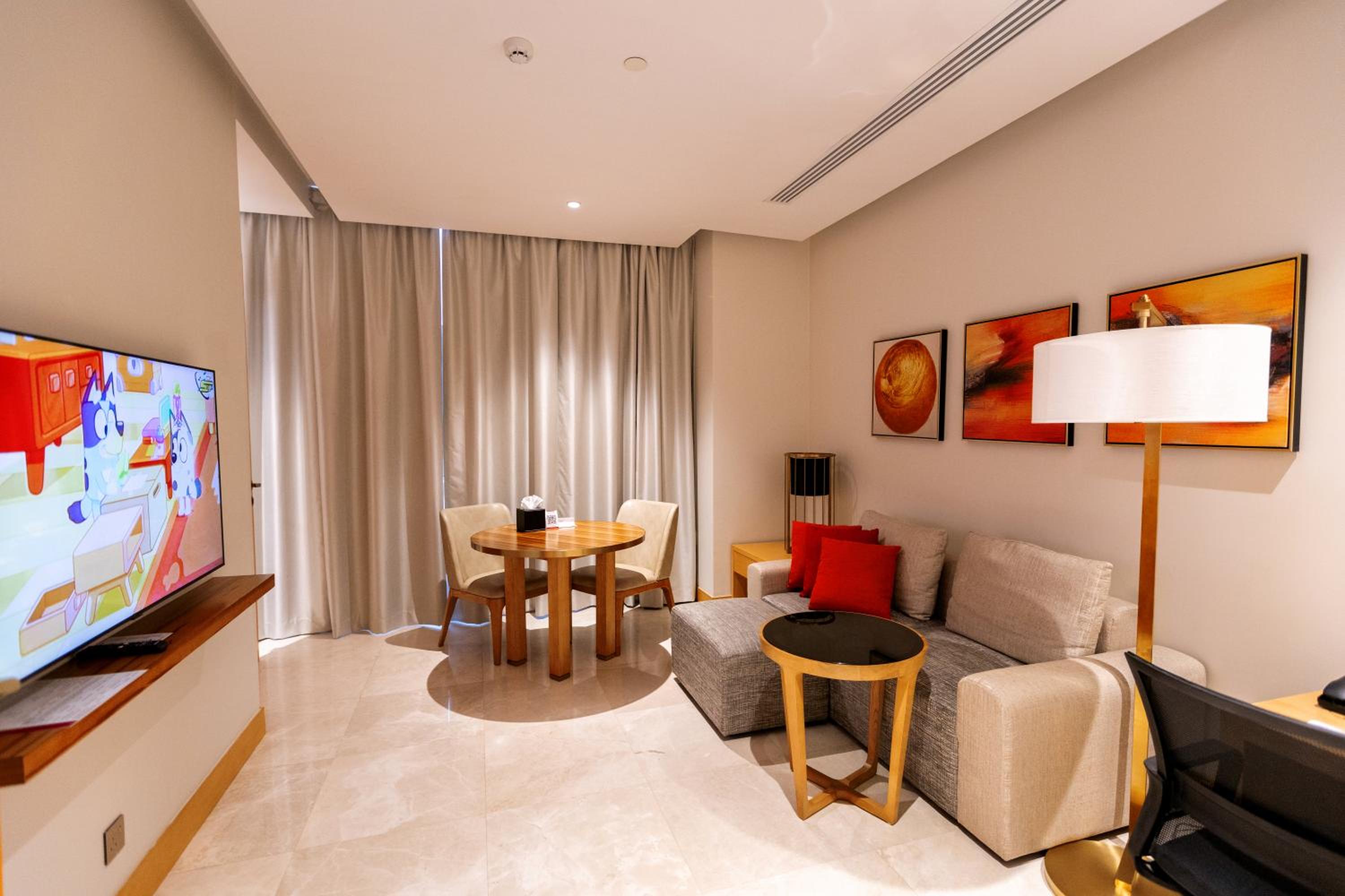 King Suite - Mobility Access/Non-Smoking