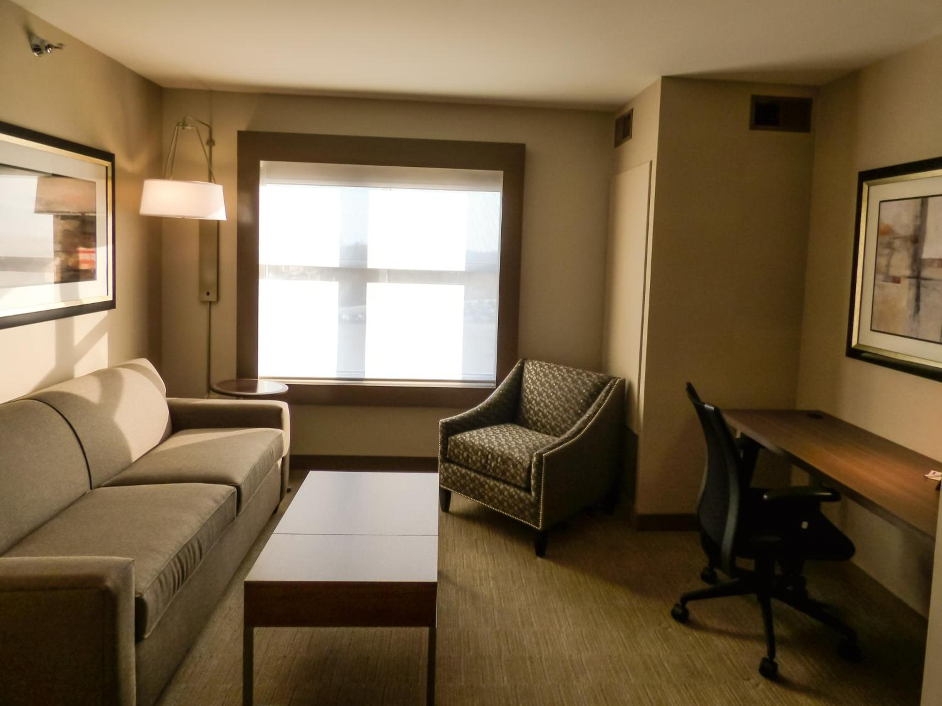 Deluxe King Room - Hearing Accessible  photo 1