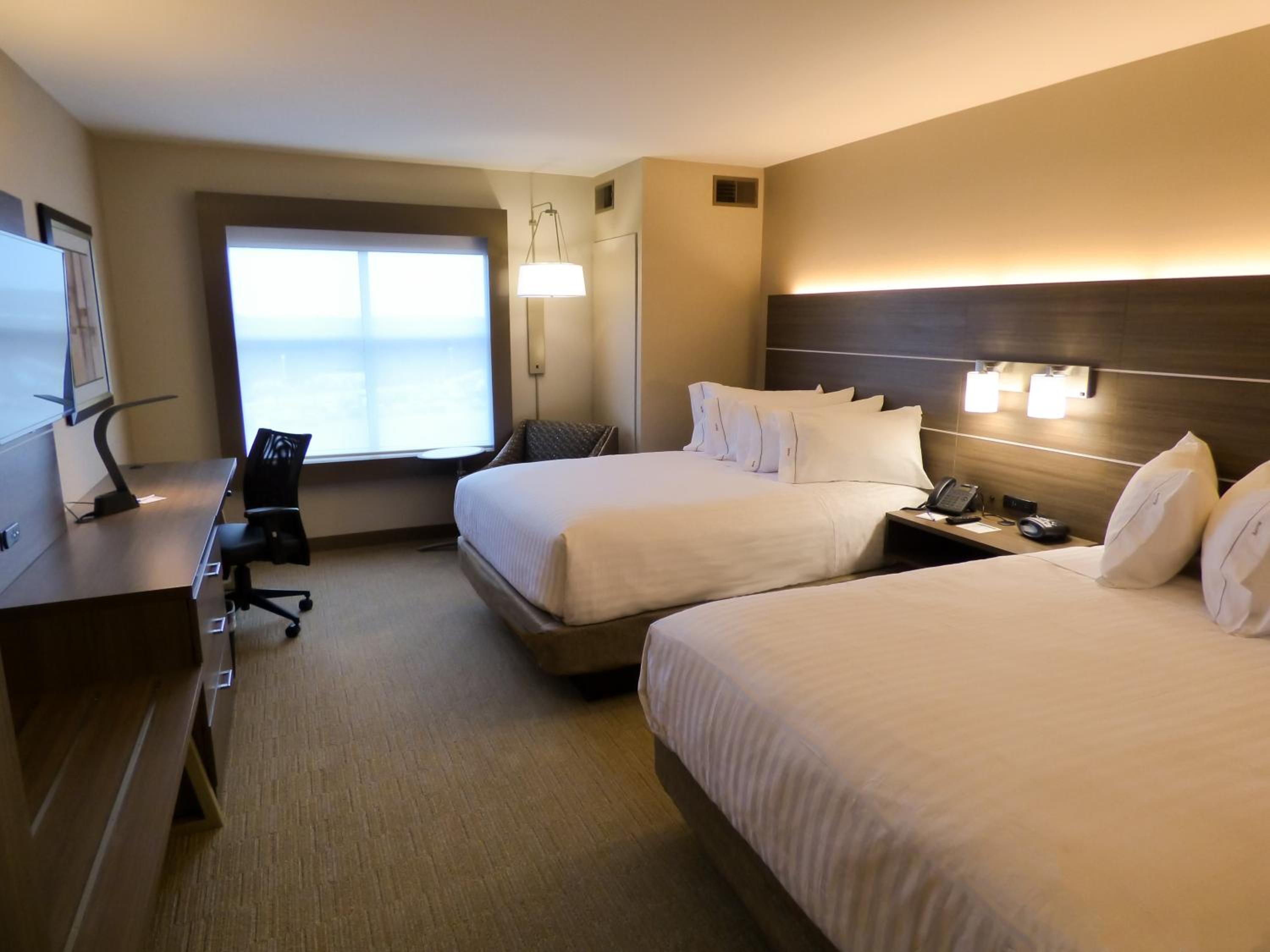Queen Room with Two Queen Beds photo 1