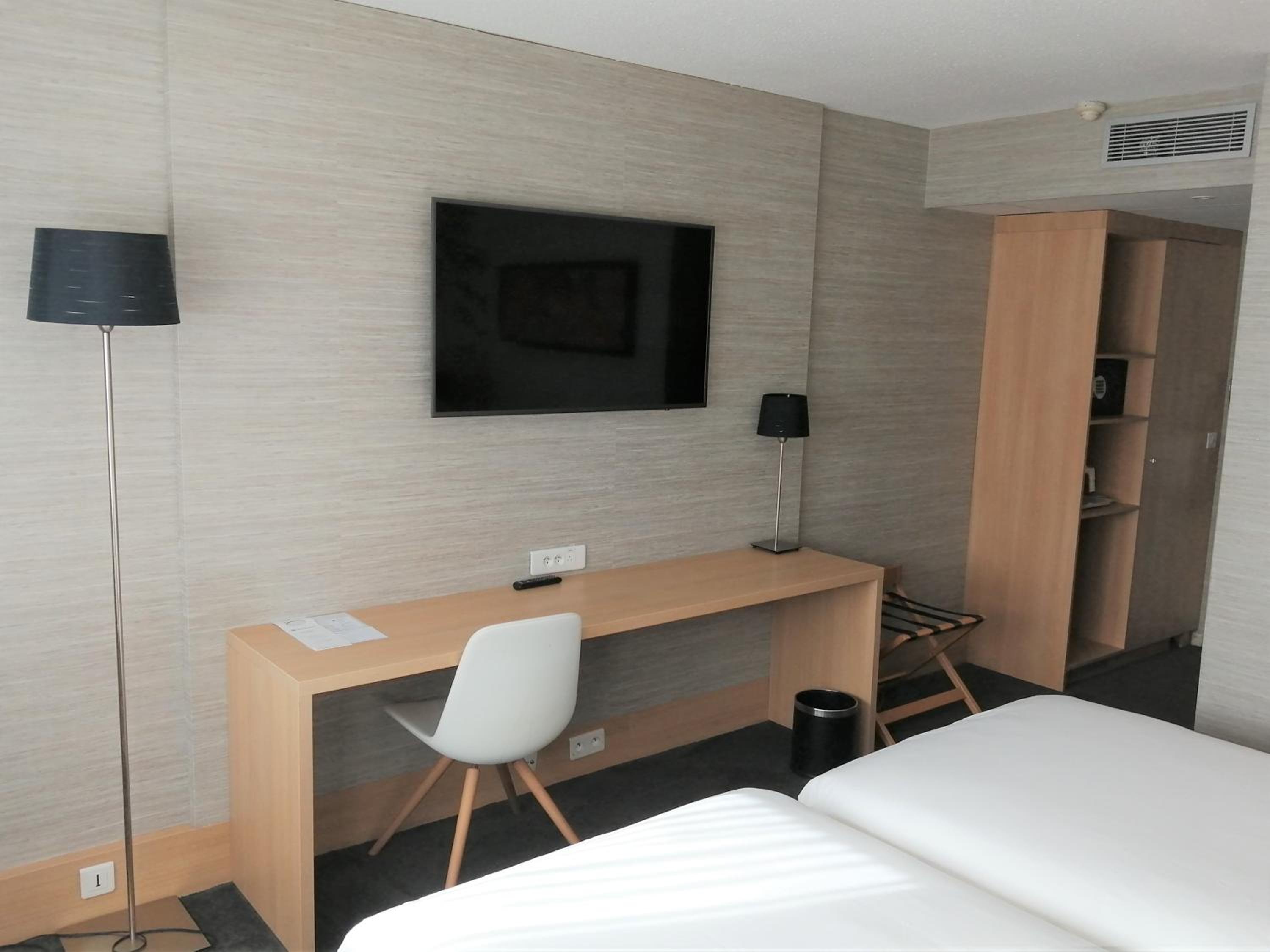 Twin Room - Photo 3