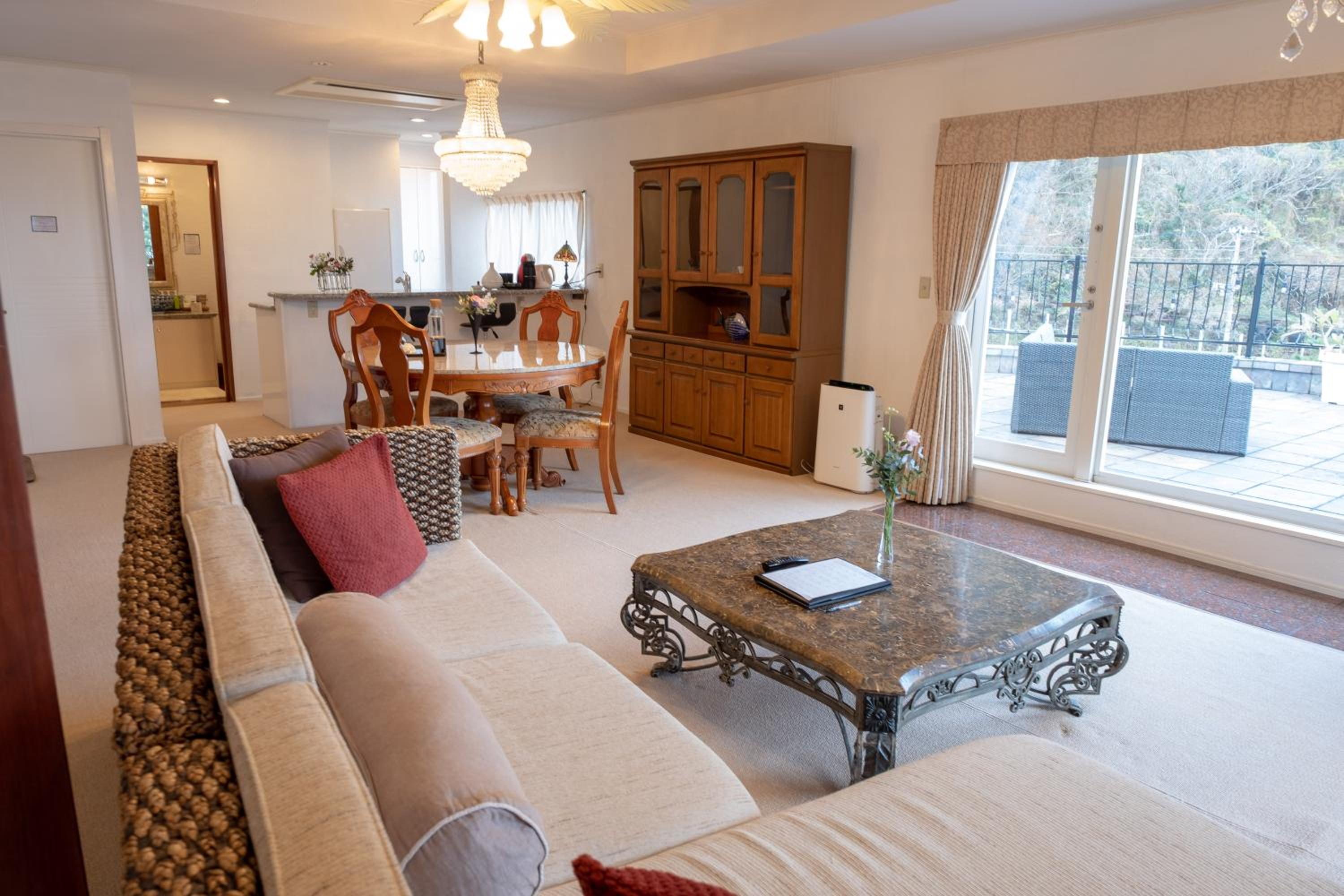 Premium Suite with Semi Open-Air Bath