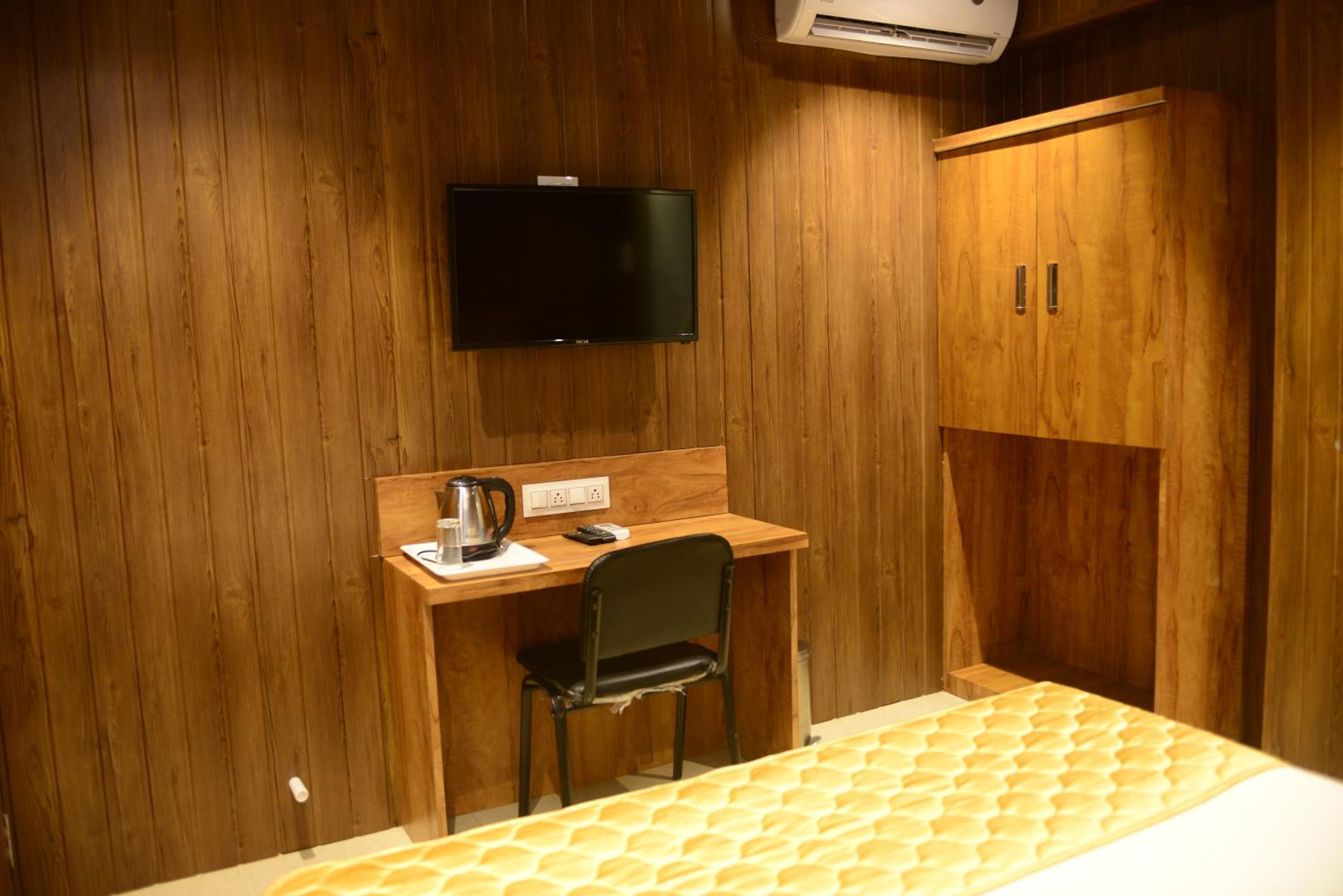 Deluxe Double Room - Photo 10