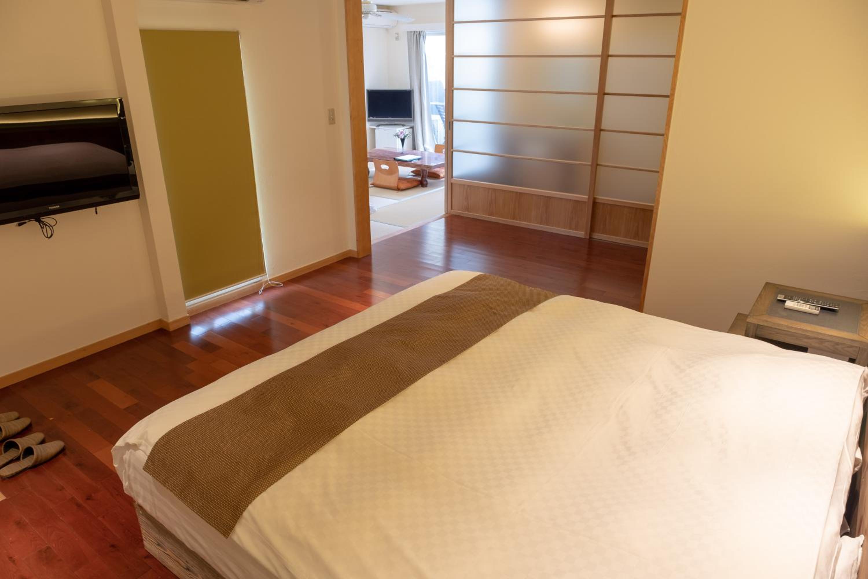 Suite with Tatami Area and Semi Open-Air Bath - Photo 14