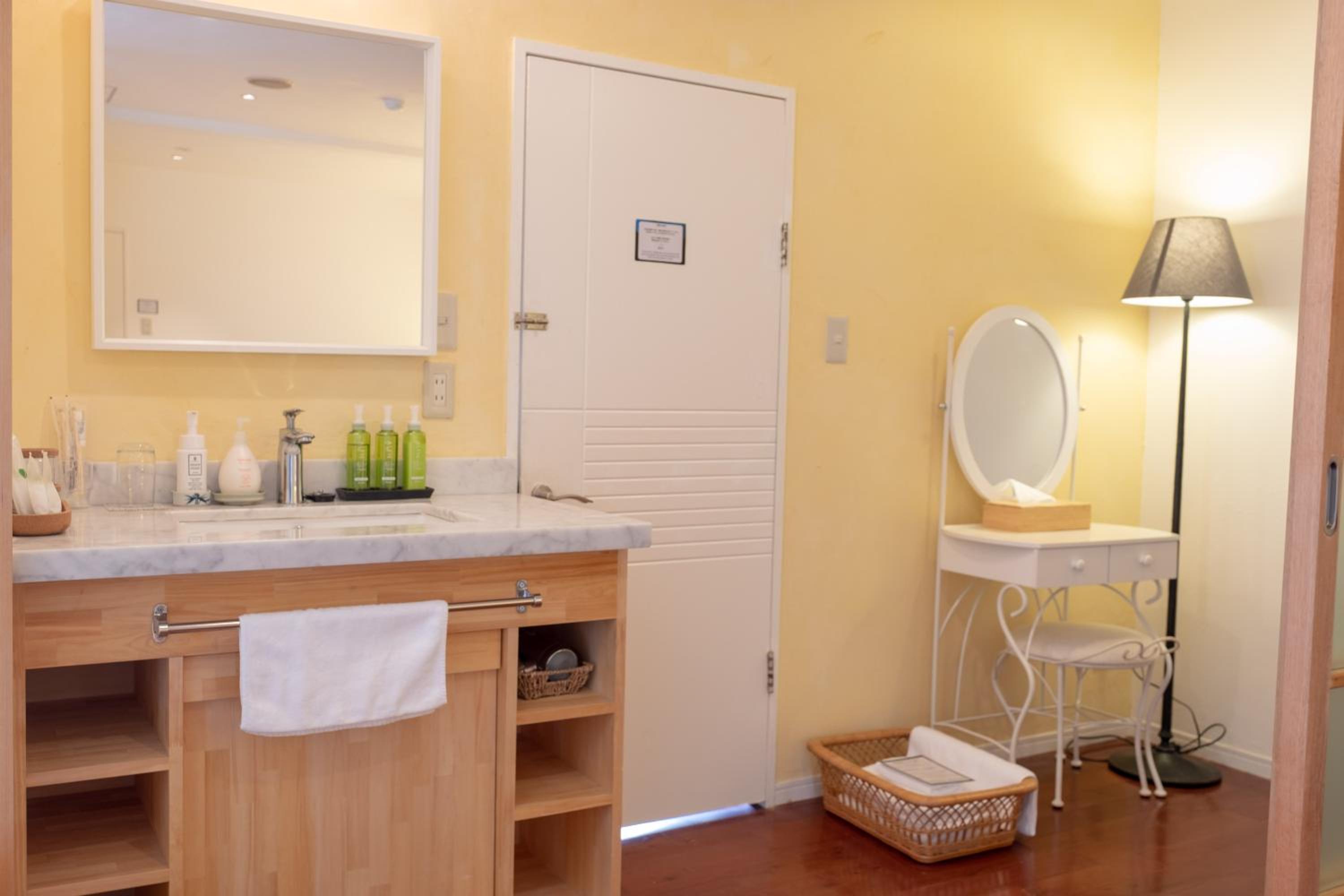 Suite with Tatami Area and Semi Open-Air Bath - Photo 11