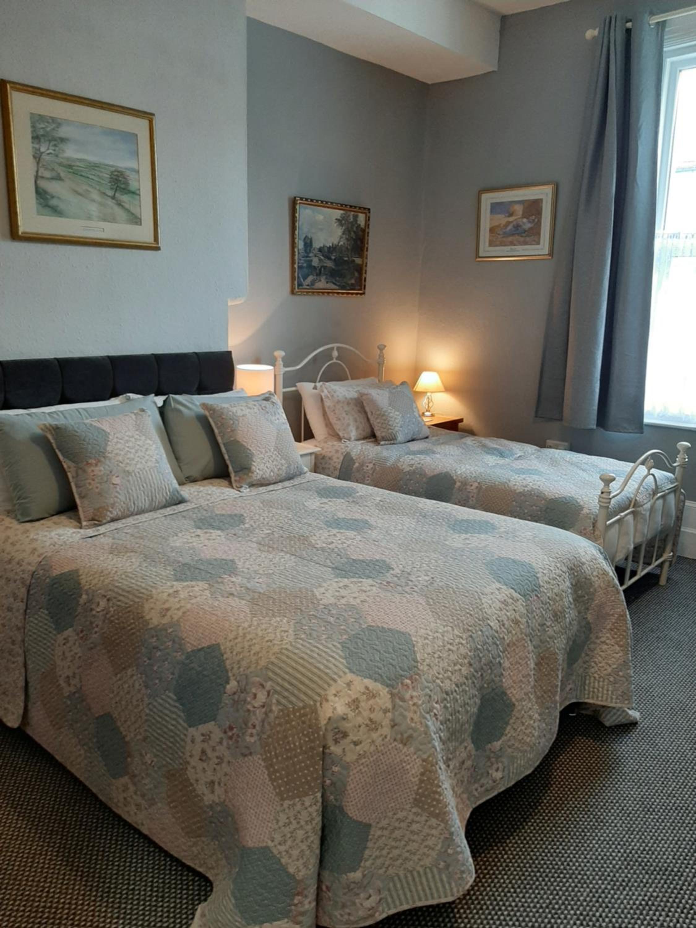 Triple Room with En-suite photo 2
