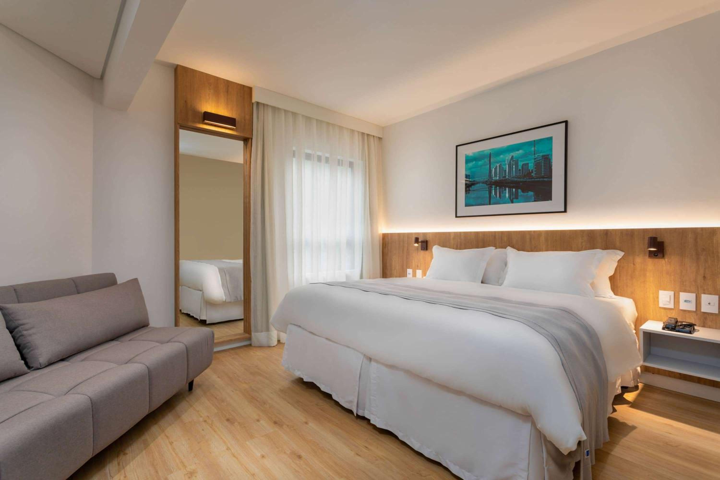 Premium Queen Room - Non-Smoking - Photo 1