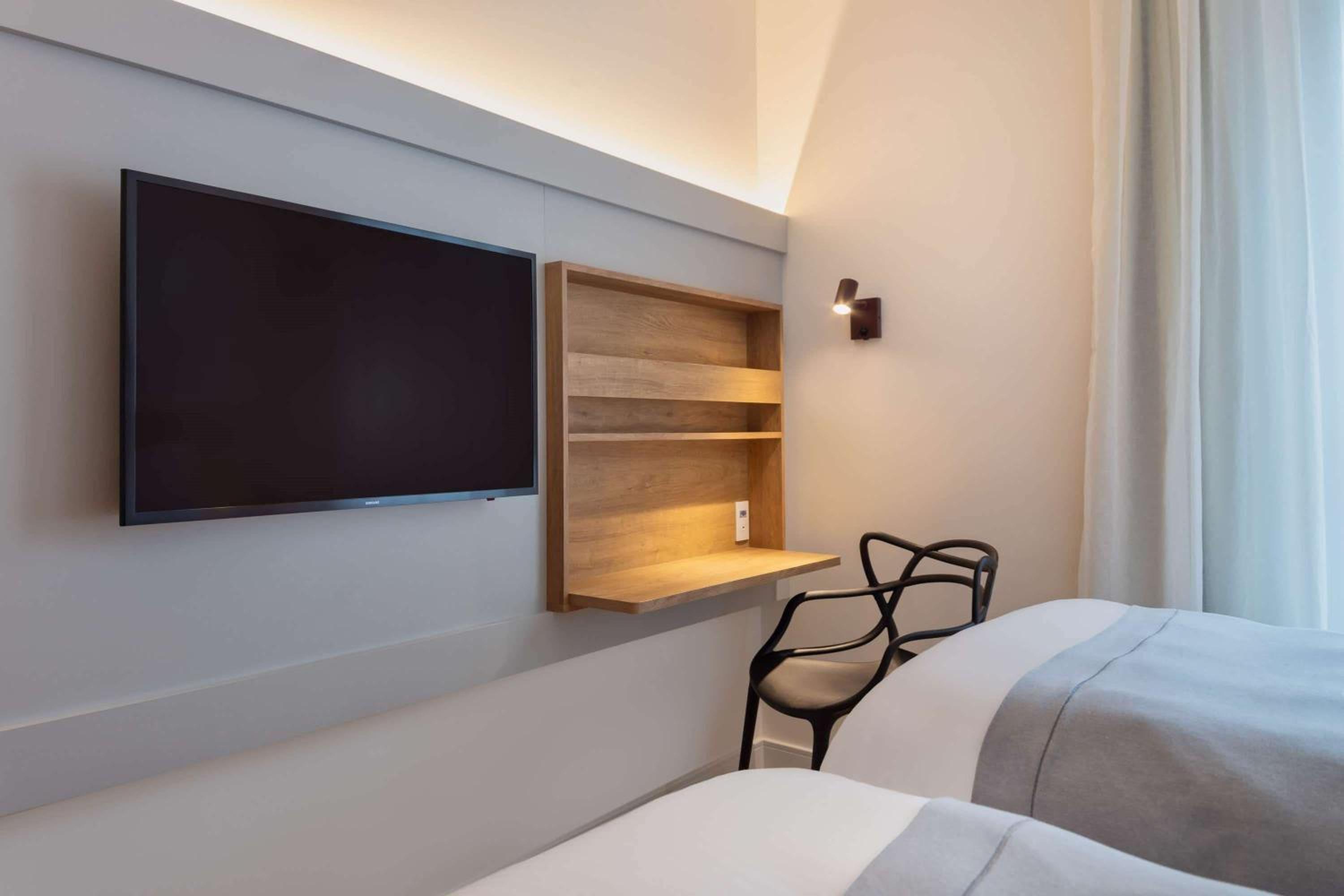 Standard Twin Room - Non-Smoking - Photo 2