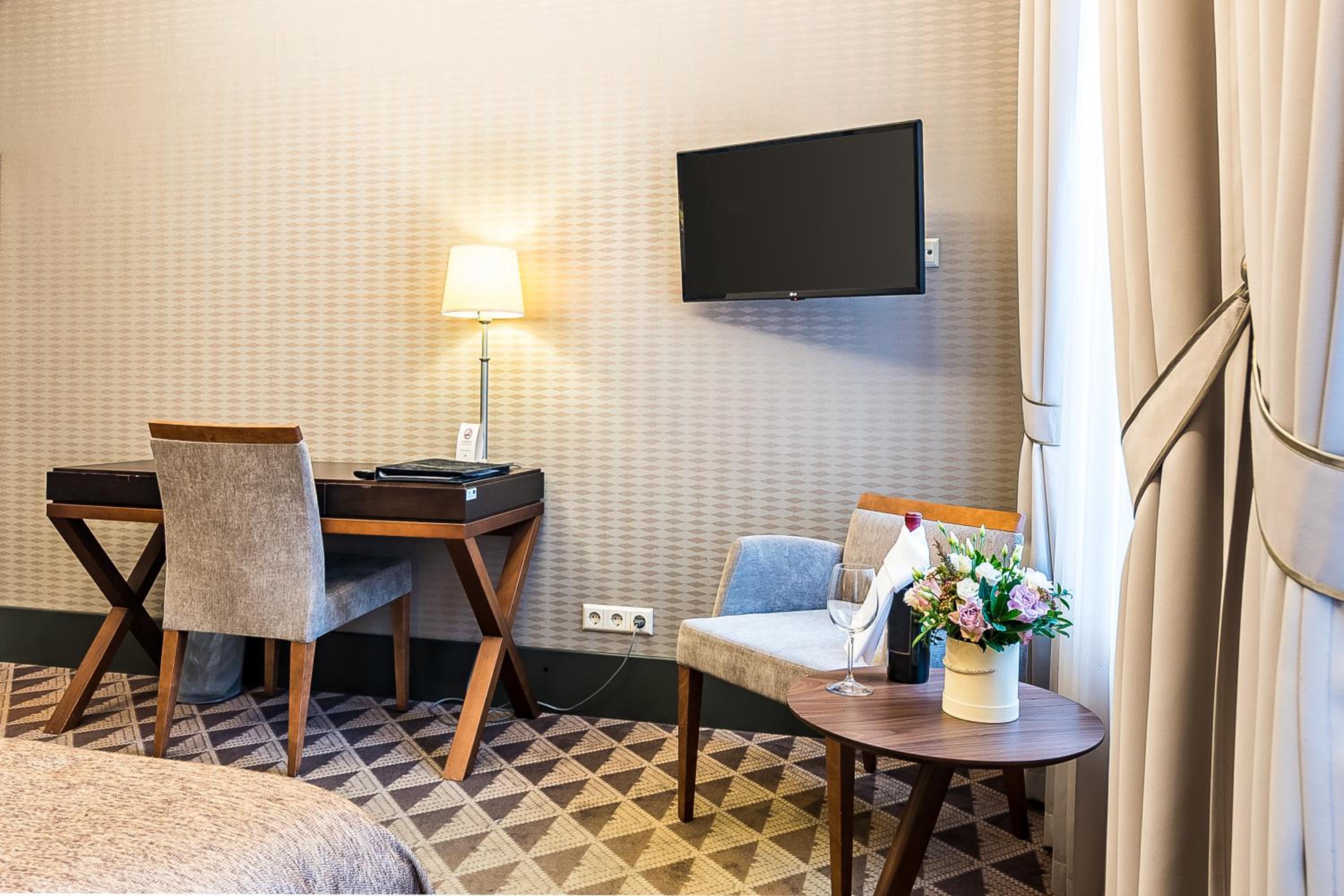 Business Double Room - Photo 3