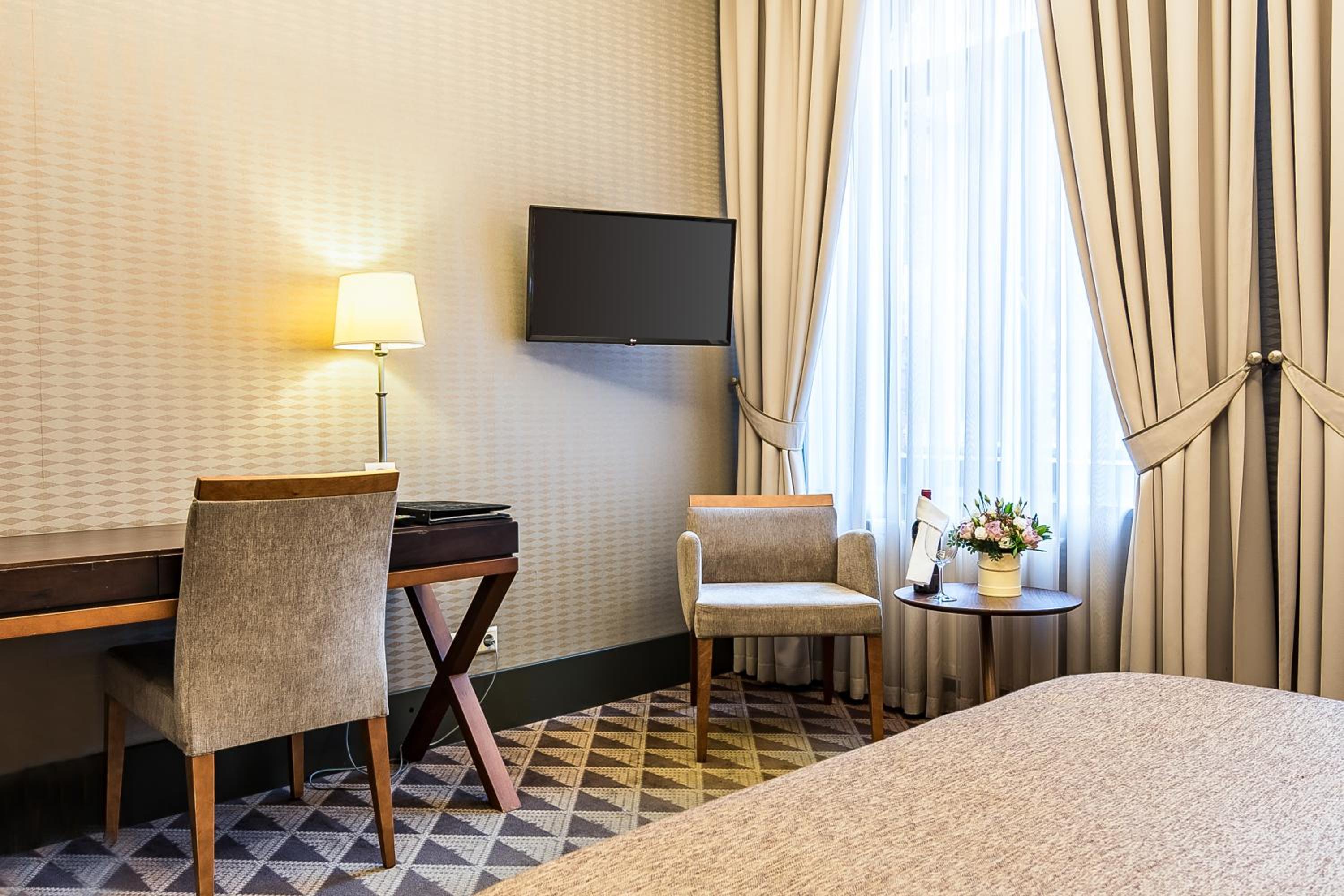 Business Double Room - Photo 4