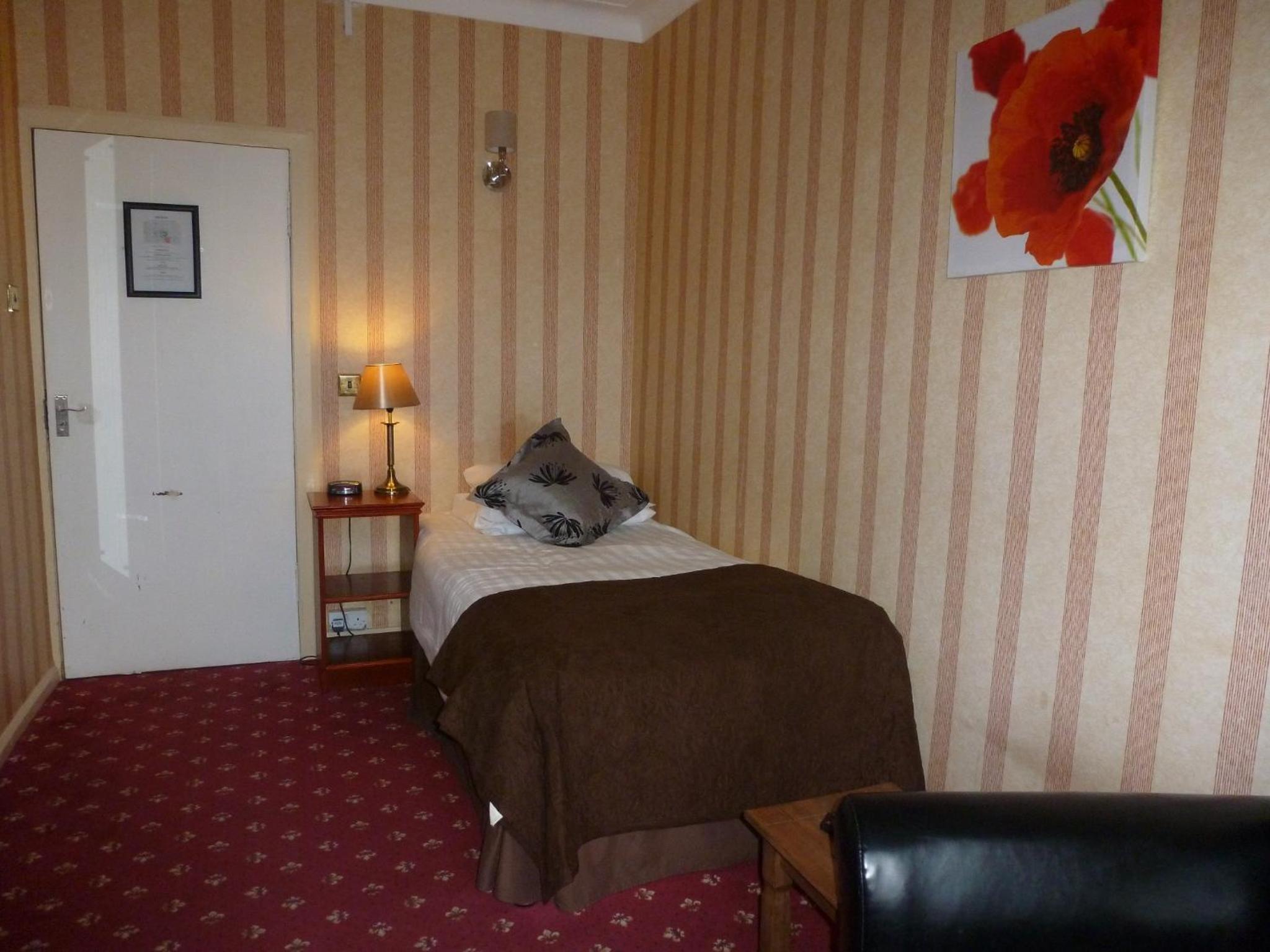 Single Room - En Suite photo 2
