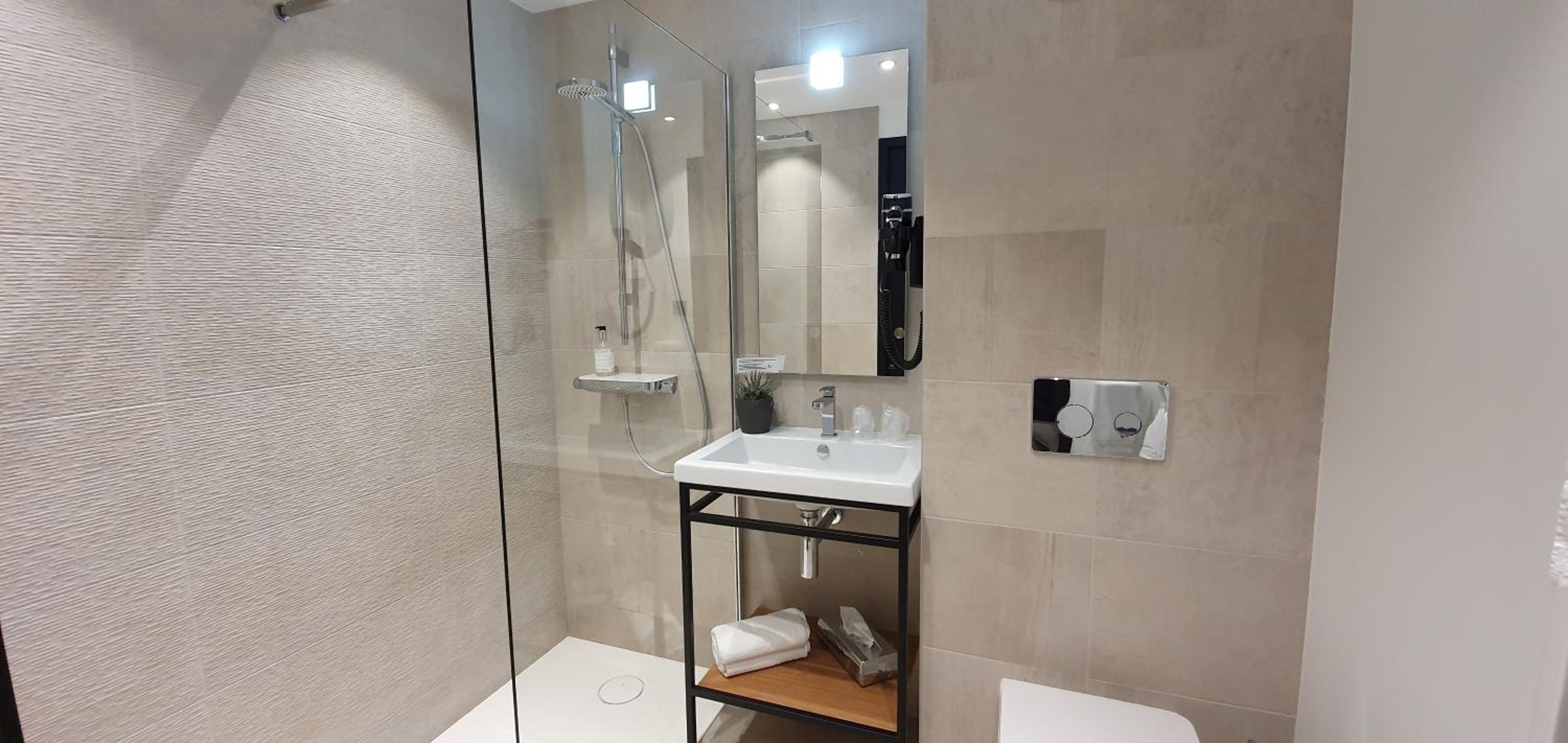 Standard Double Room - Photo 2