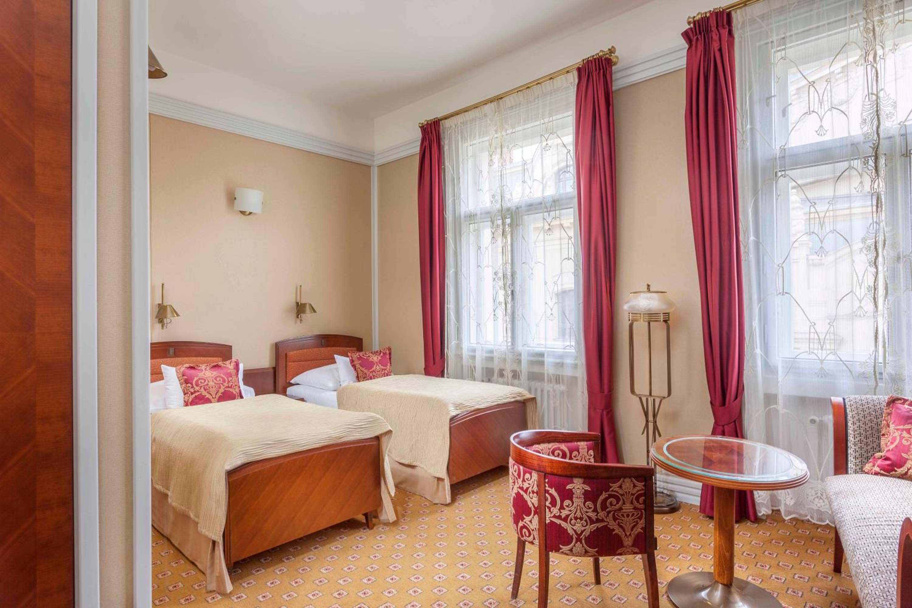 Deluxe Double or Twin Room - Photo 6
