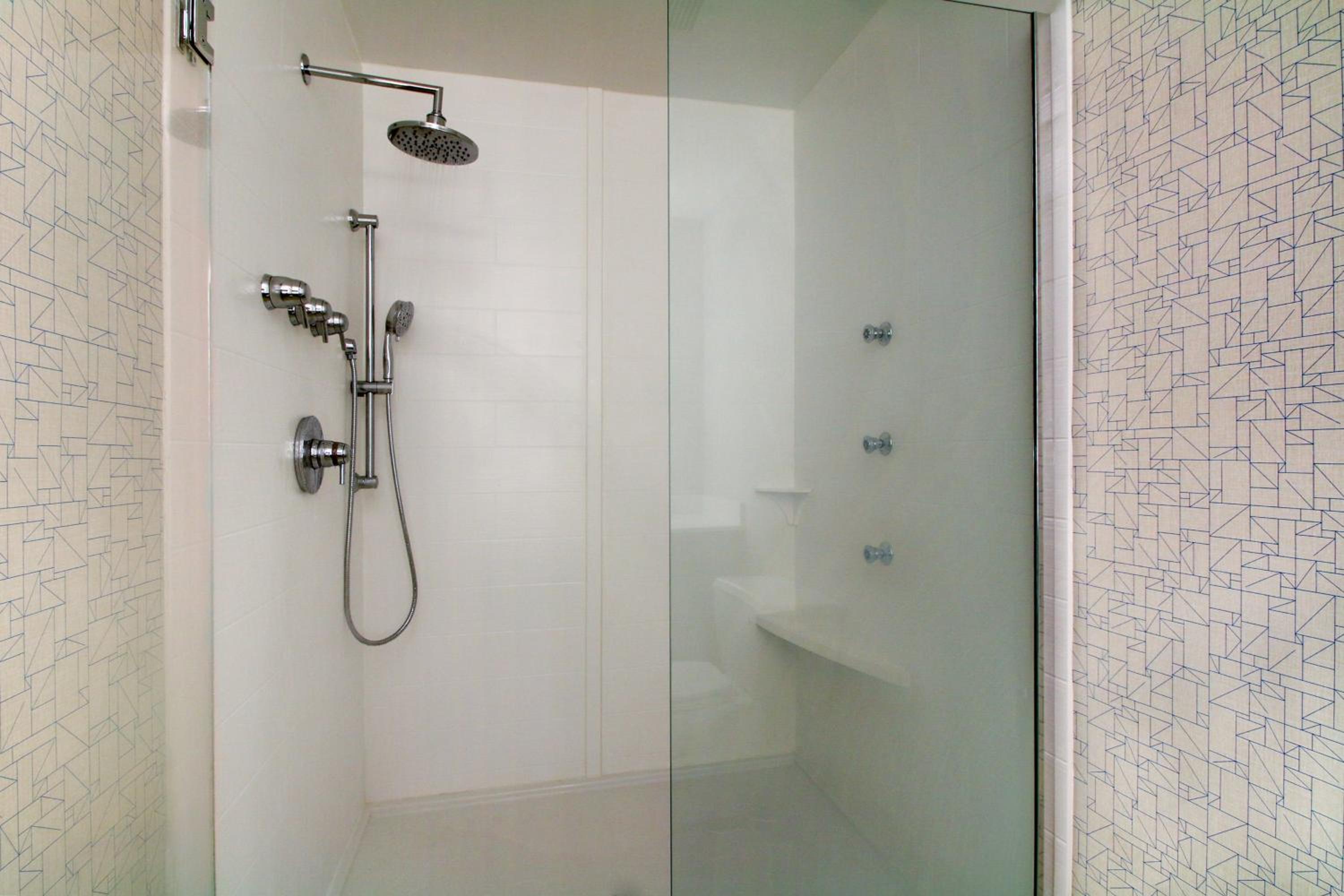 King Suite - Photo 2
