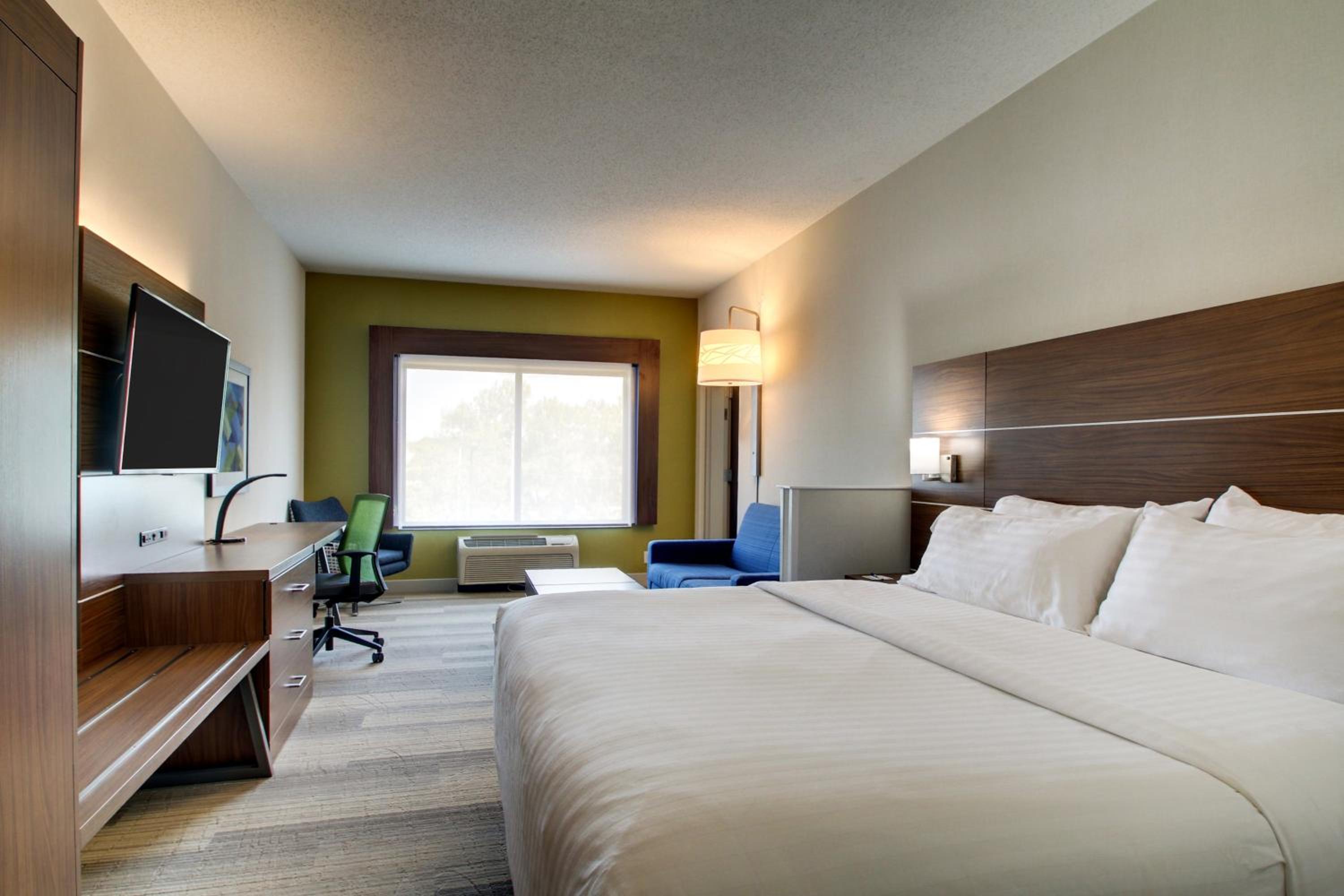 One-Bedroom Suite with Jetted Tub - Photo 1