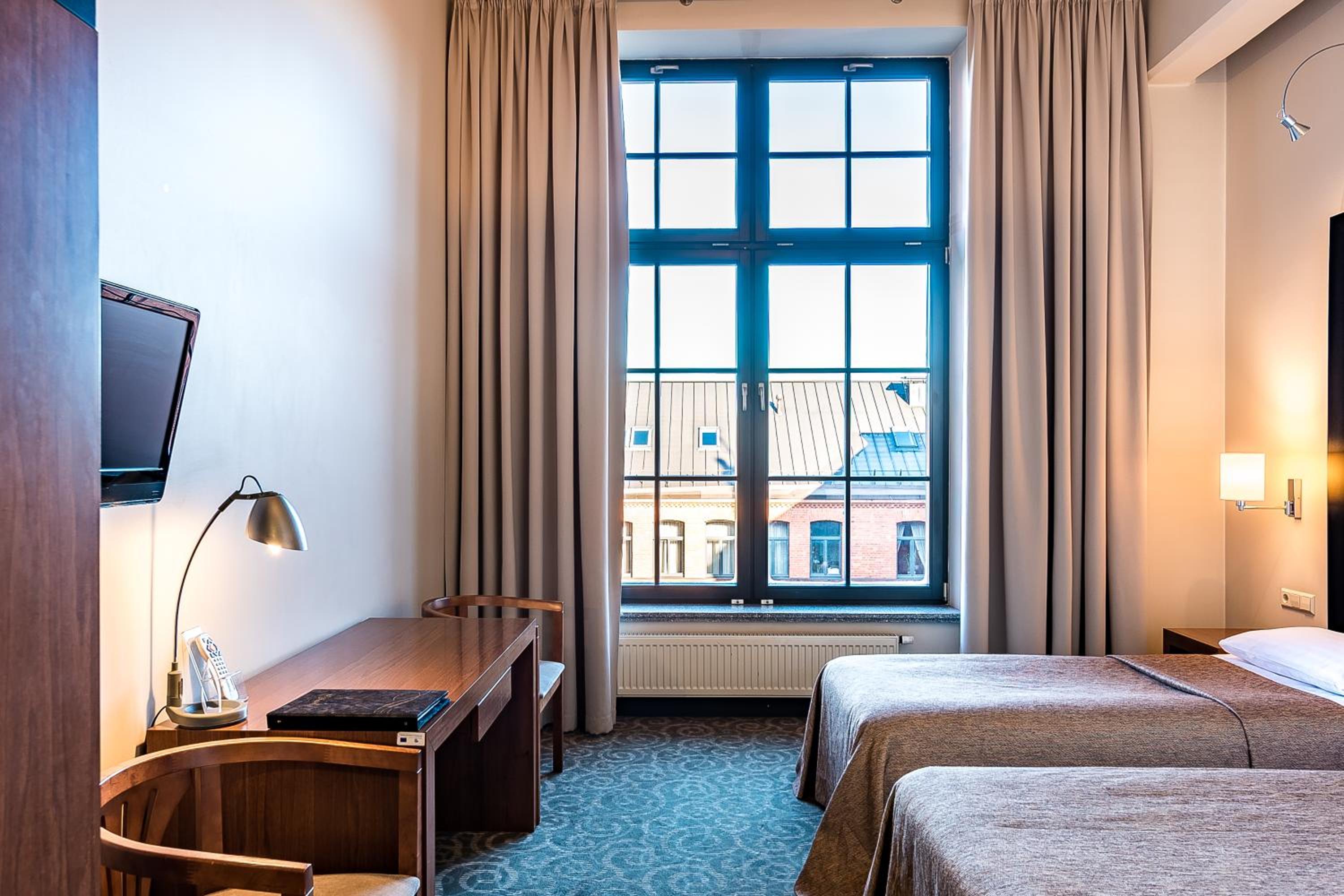 Standard Twin Room - Photo 4