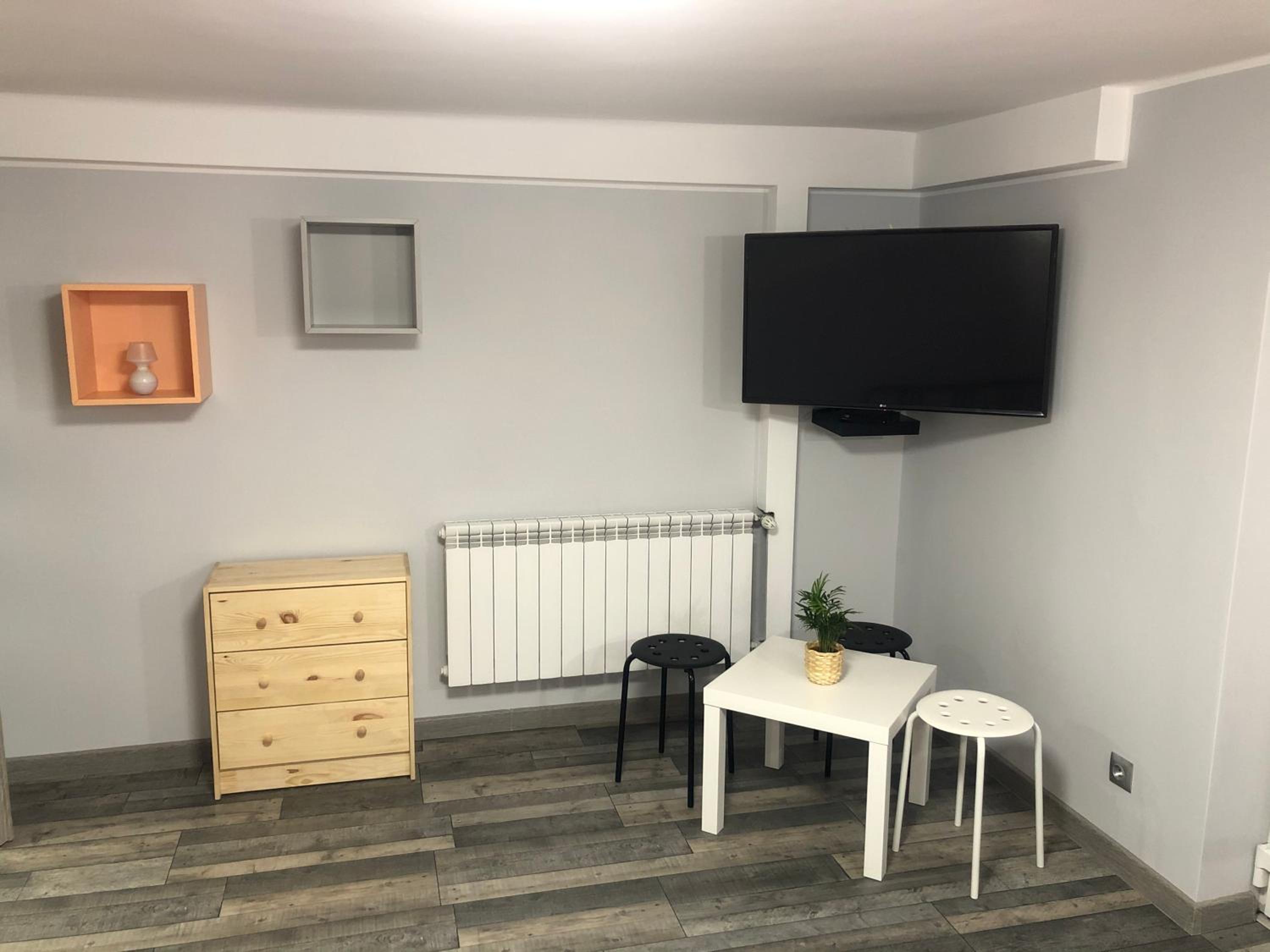 One-Bedroom Apartment - Photo 4