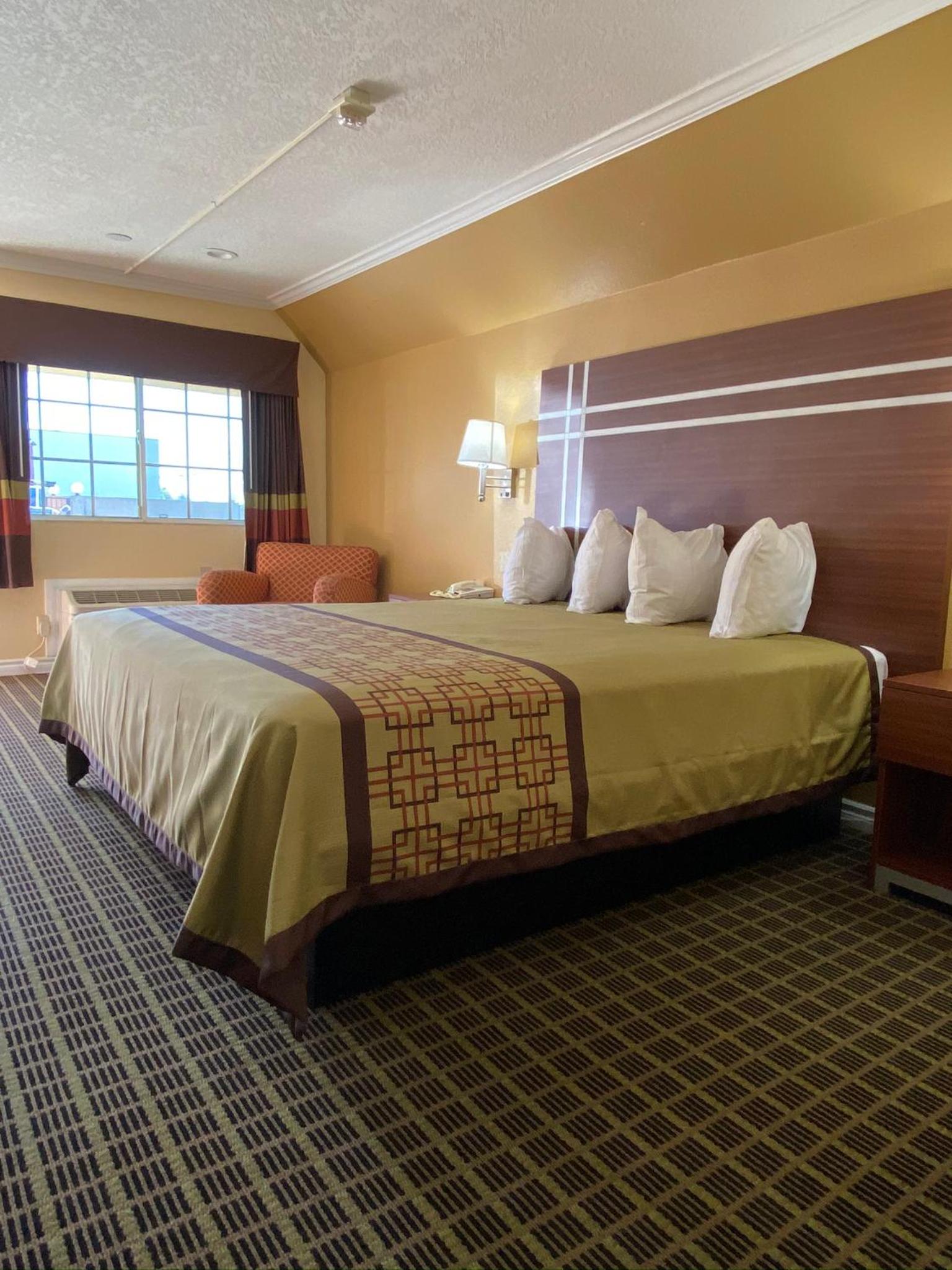 King Room - Disability Access - Photo 1