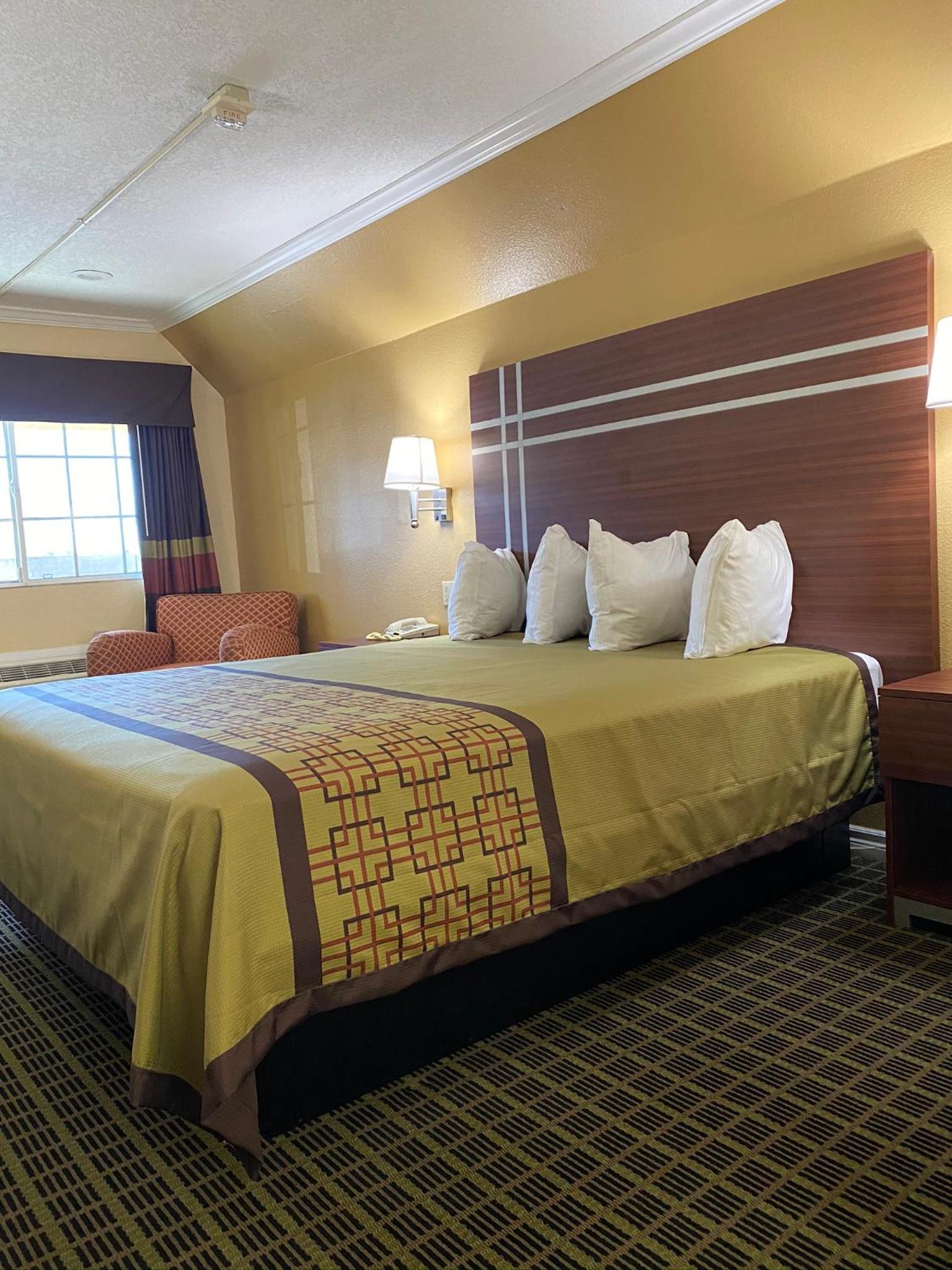 King Room - Disability Access - Photo 3
