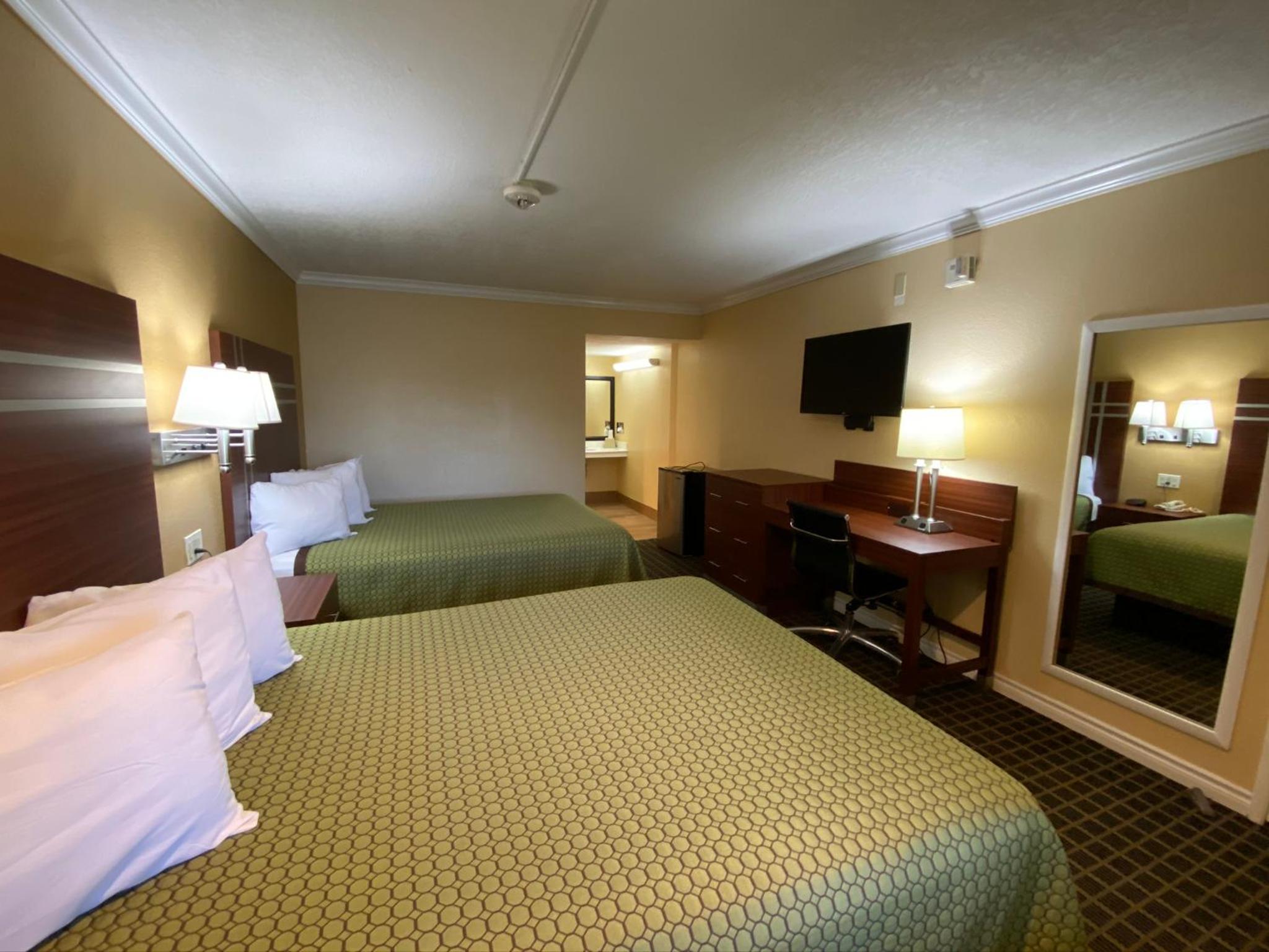Queen Room - Disability Access - Photo 1