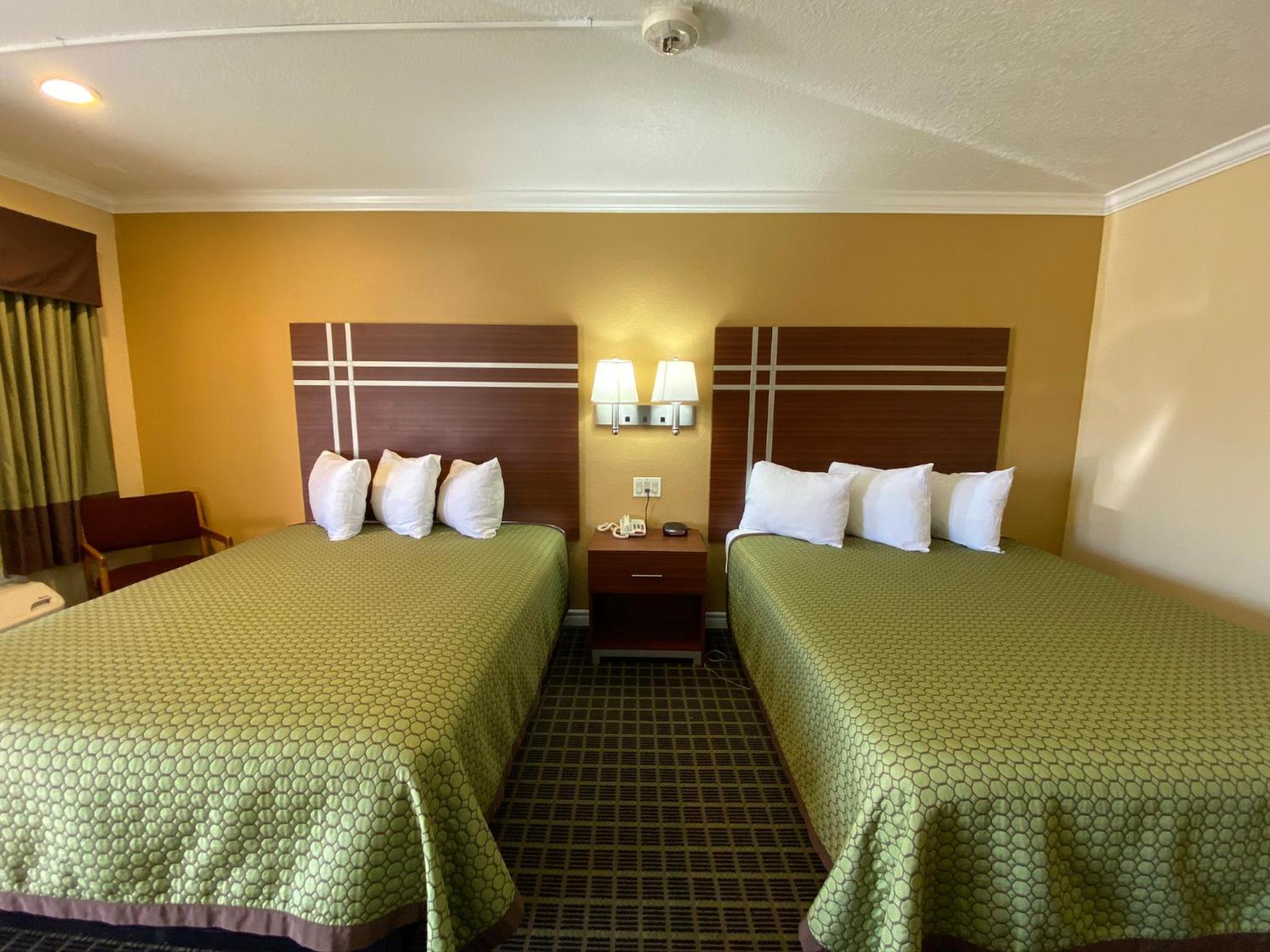Queen Room - Disability Access - Photo 2